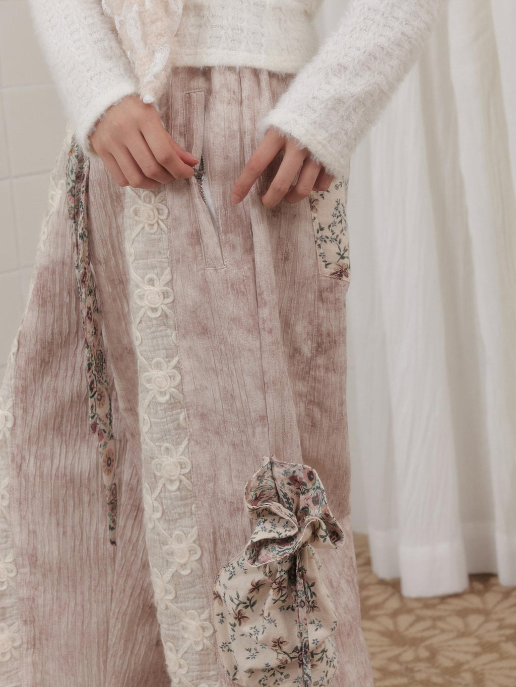 SENSELF Cream Pleated Patchwork Embroidered Lantern Pockets Women's Wide-leg Pants