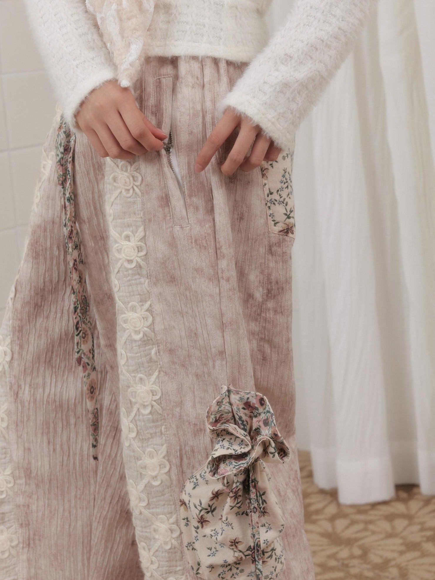 SENSELF Cream Pleated Patchwork Embroidered Lantern Pockets Women's Wide-leg Pants