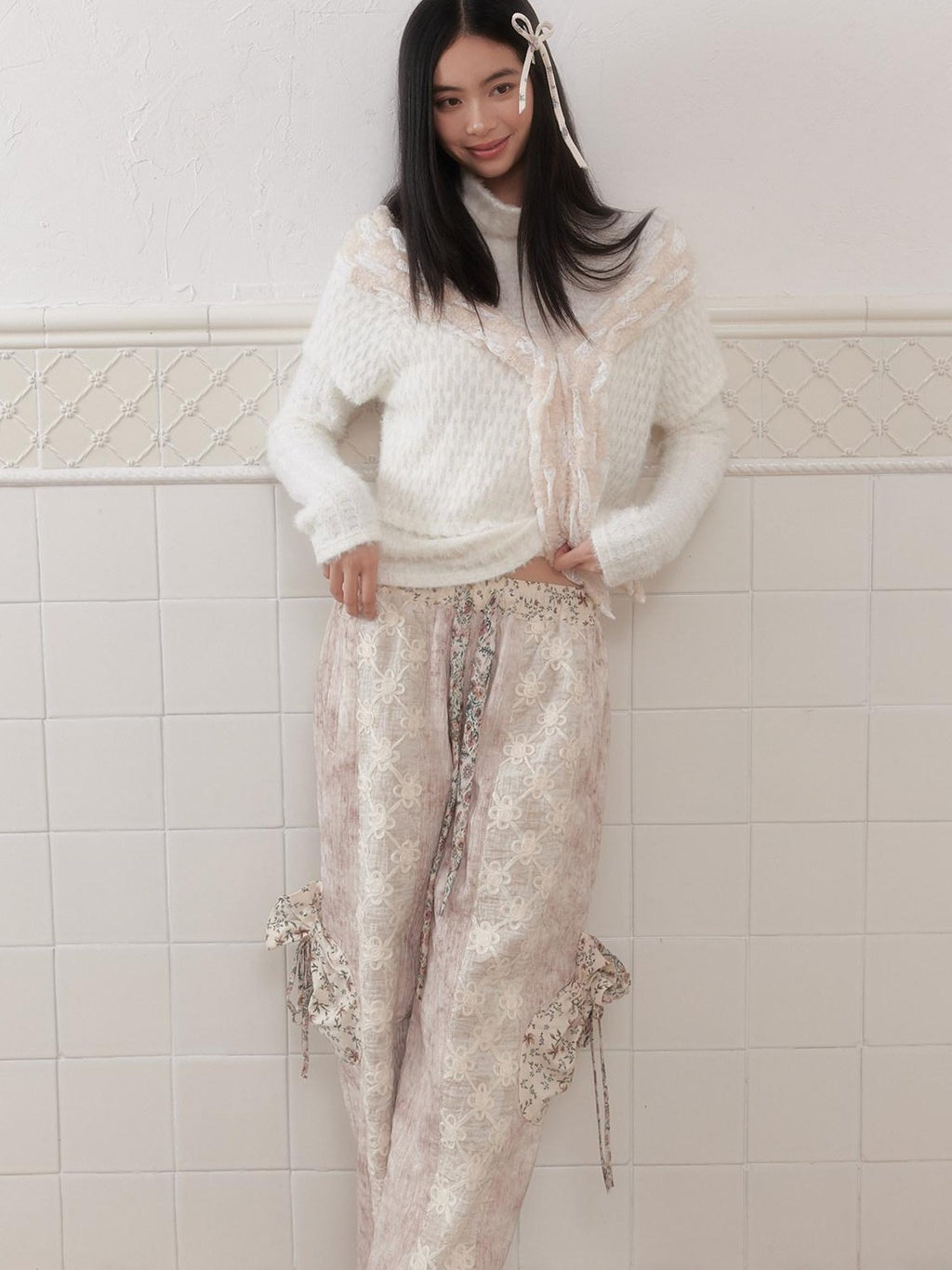 SENSELF Cream Pleated Patchwork Embroidered Lantern Pockets Women's Wide-leg Pants