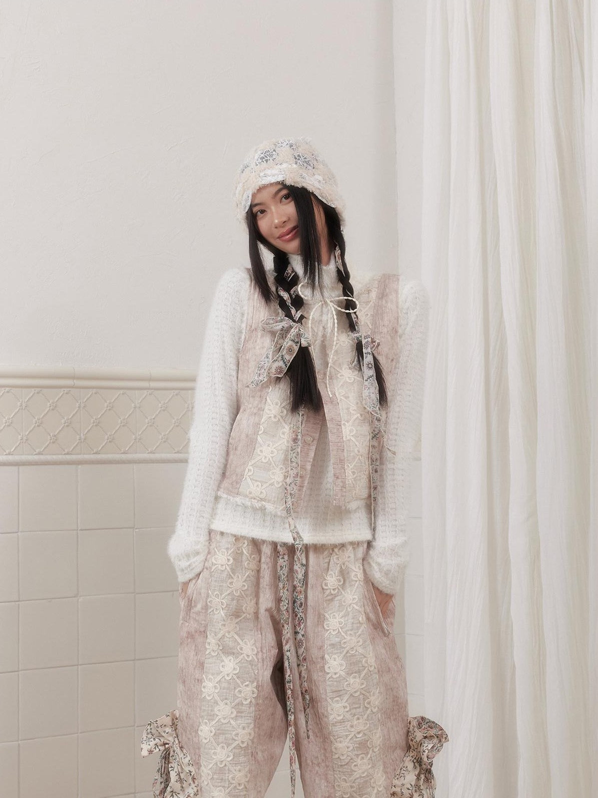 SENSELF Cream Pleated Patchwork Embroidered Lantern Pockets Women's Wide-leg Pants
