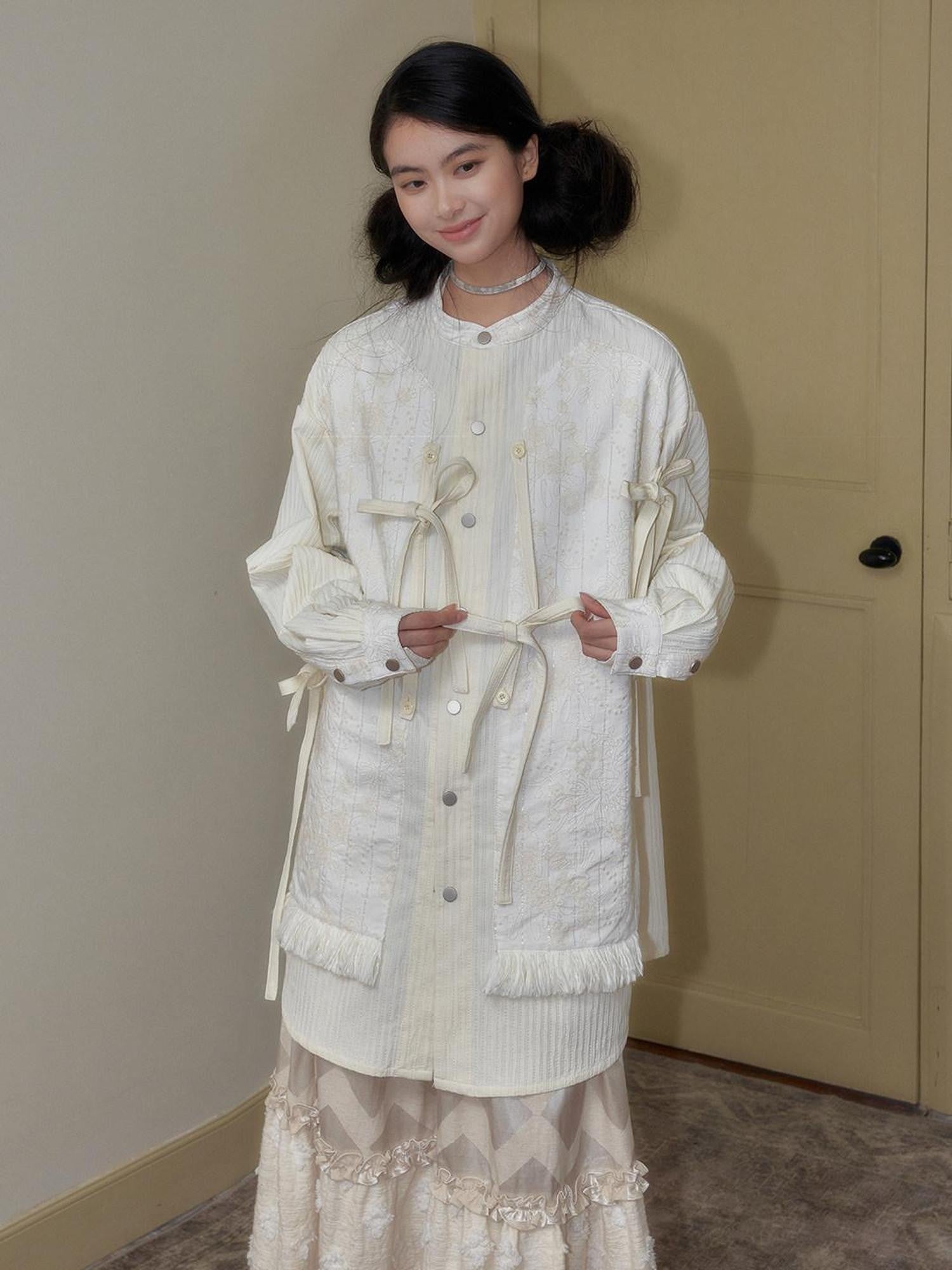SENSELF Ivory Striped Detachable Bow Stand Collar Women's Tie-front Shirts