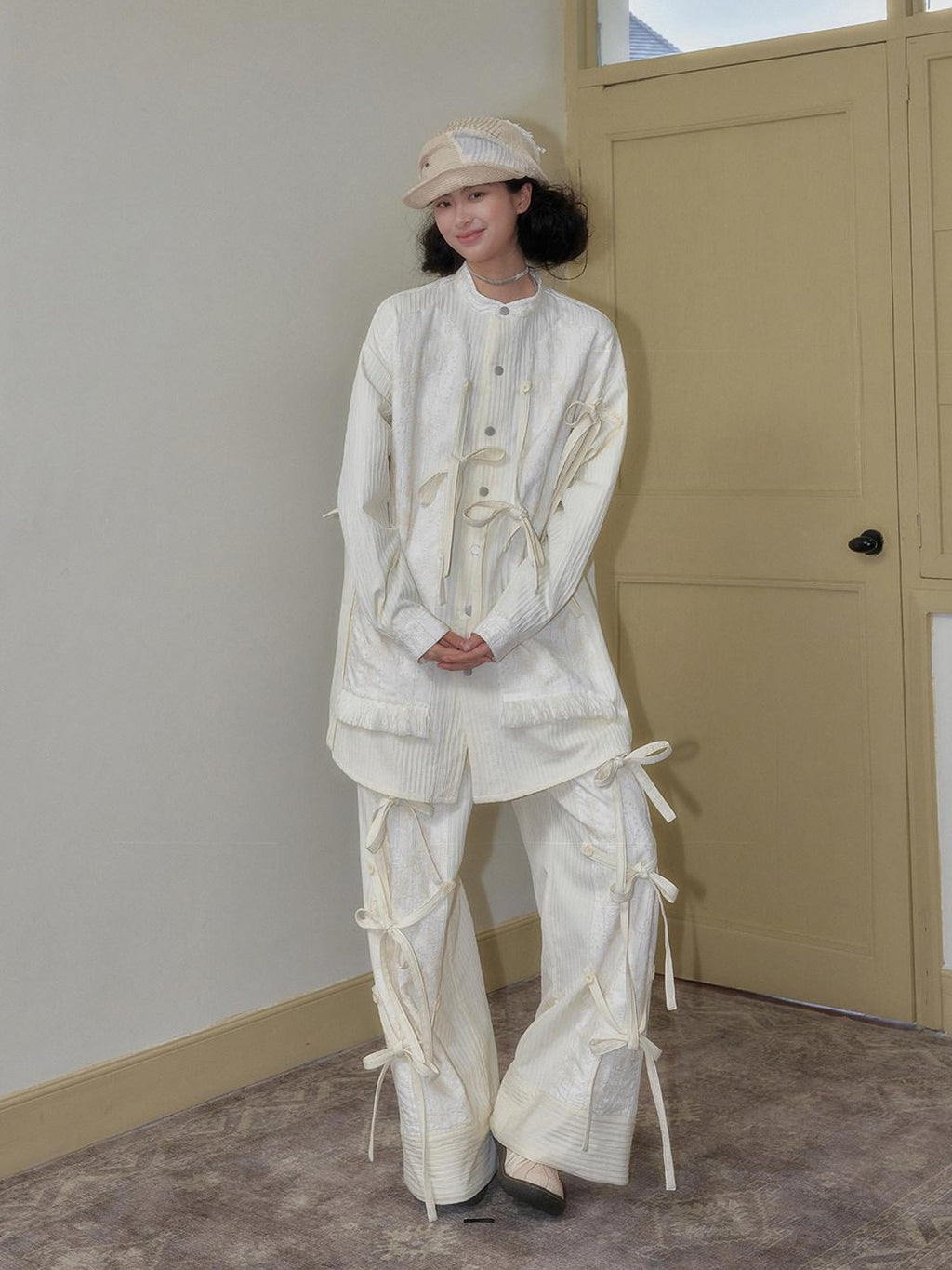 SENSELF Ivory Striped Detachable Bow Stand Collar Women's Tie-front Shirts