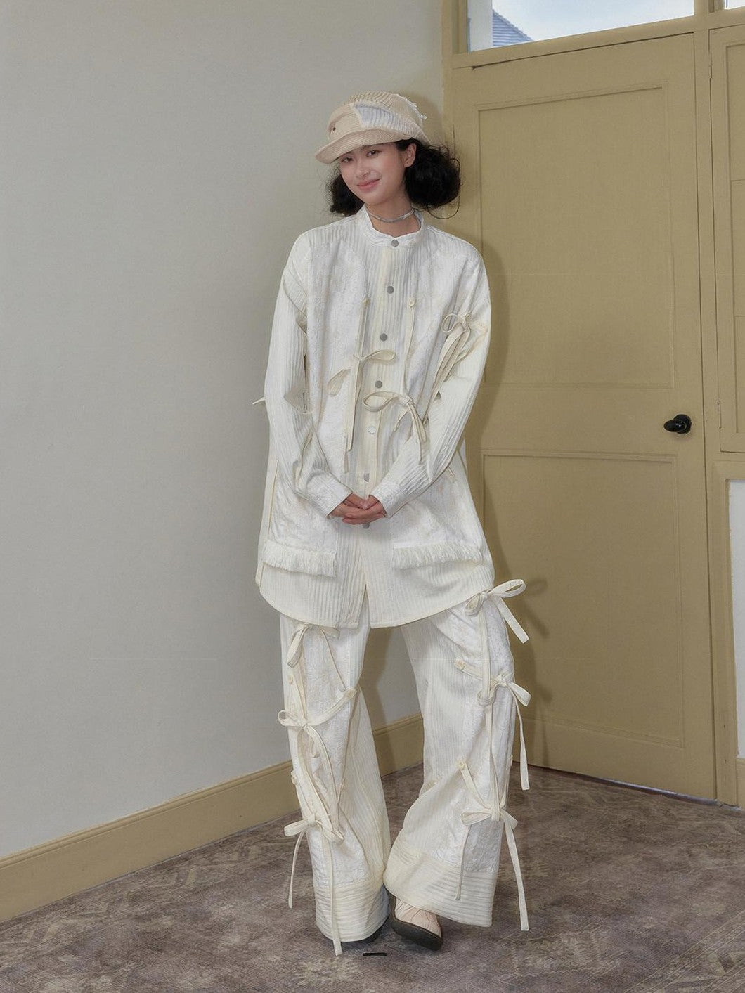 SENSELF Ivory Striped Detachable Bow Stand Collar Women's Tie-front Shirts