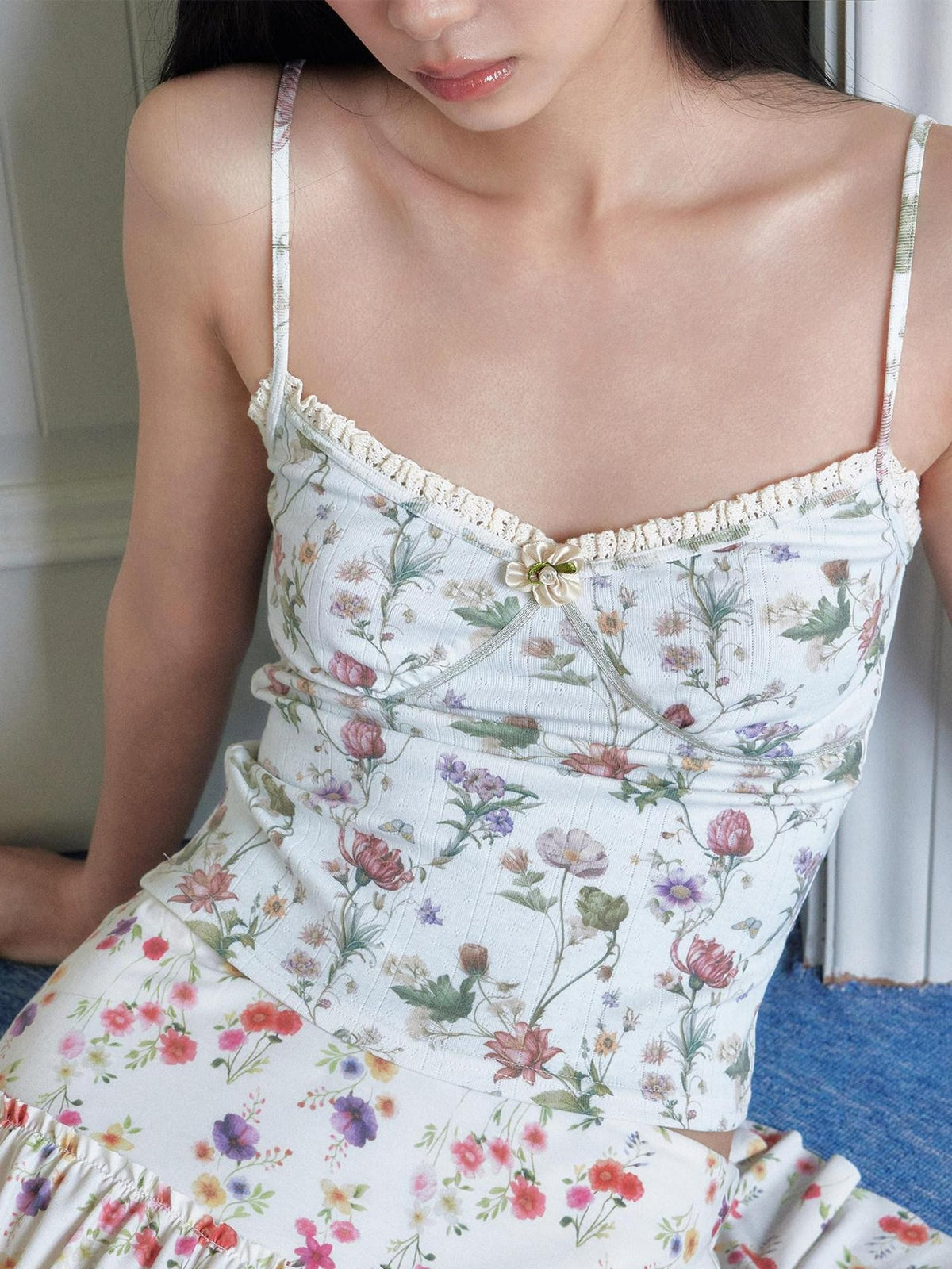 SENSELF Vintage Floral Print Lace Trim Flower Knit V-neck Women's Camisoles