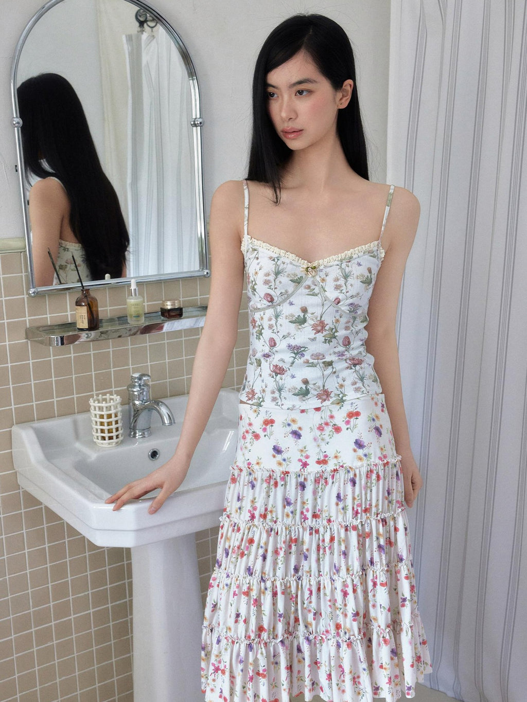 SENSELF Vintage Floral Print Lace Trim Flower Knit V-neck Women's Camisoles