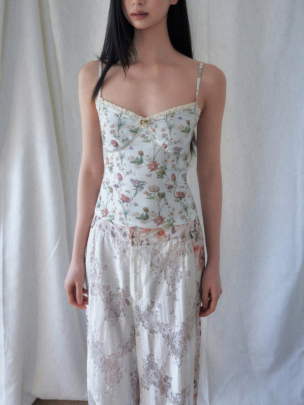 SENSELF Vintage Floral Print Lace Trim Flower Knit V-neck Women's Camisoles