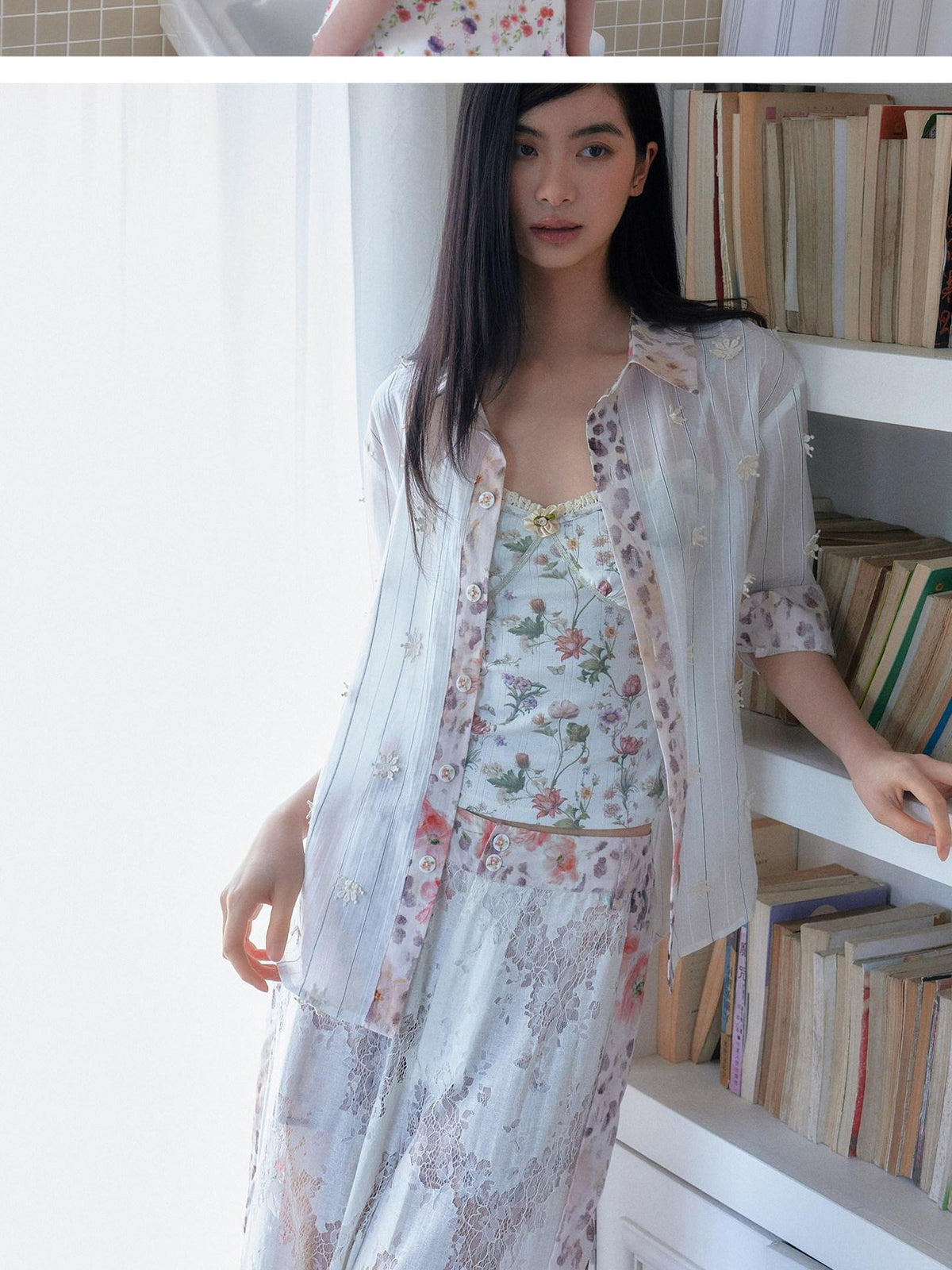 SENSELF Vintage Floral Print Lace Trim Flower Knit V-neck Women's Camisoles