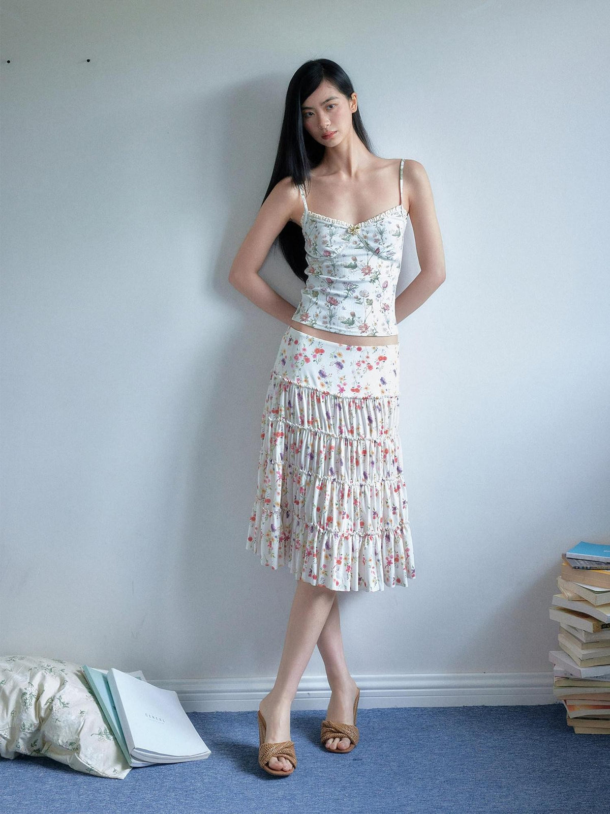 SENSELF Vintage Floral Print Lace Trim Flower Knit V-neck Women's Camisoles