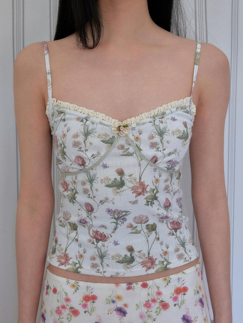 SENSELF Vintage Floral Print Lace Trim Flower Knit V-neck Women's Camisoles