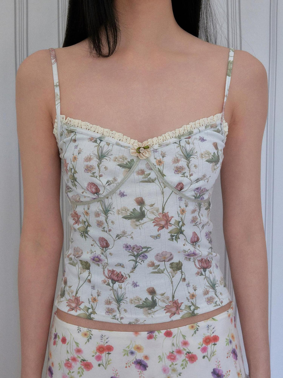SENSELF Vintage Floral Print Lace Trim Flower Knit V-neck Women's Camisoles