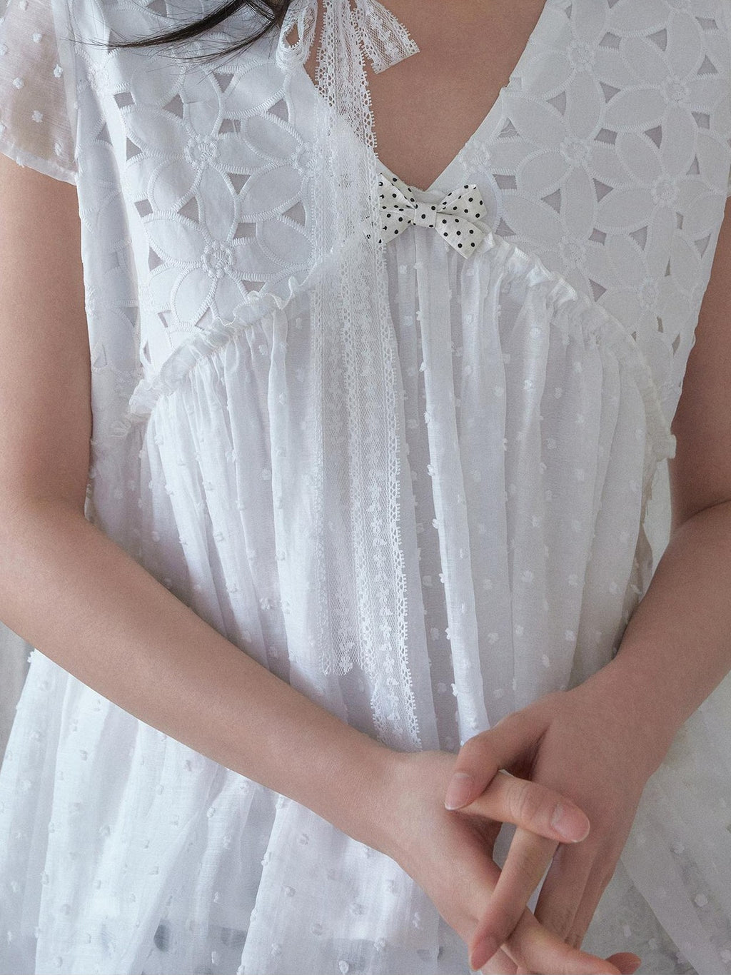 SENSELF White Cutout Floral Lace Up Reversible Sweet Women's Blouses