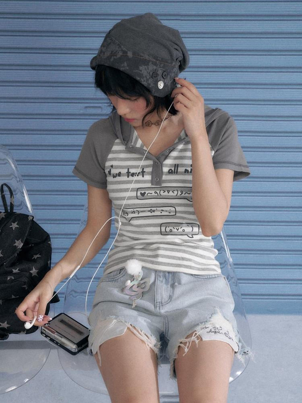 SagiDolls Vintage Gray Emoticon Print Hooded Women's Viscose Blend Short Sleeve T-shirts