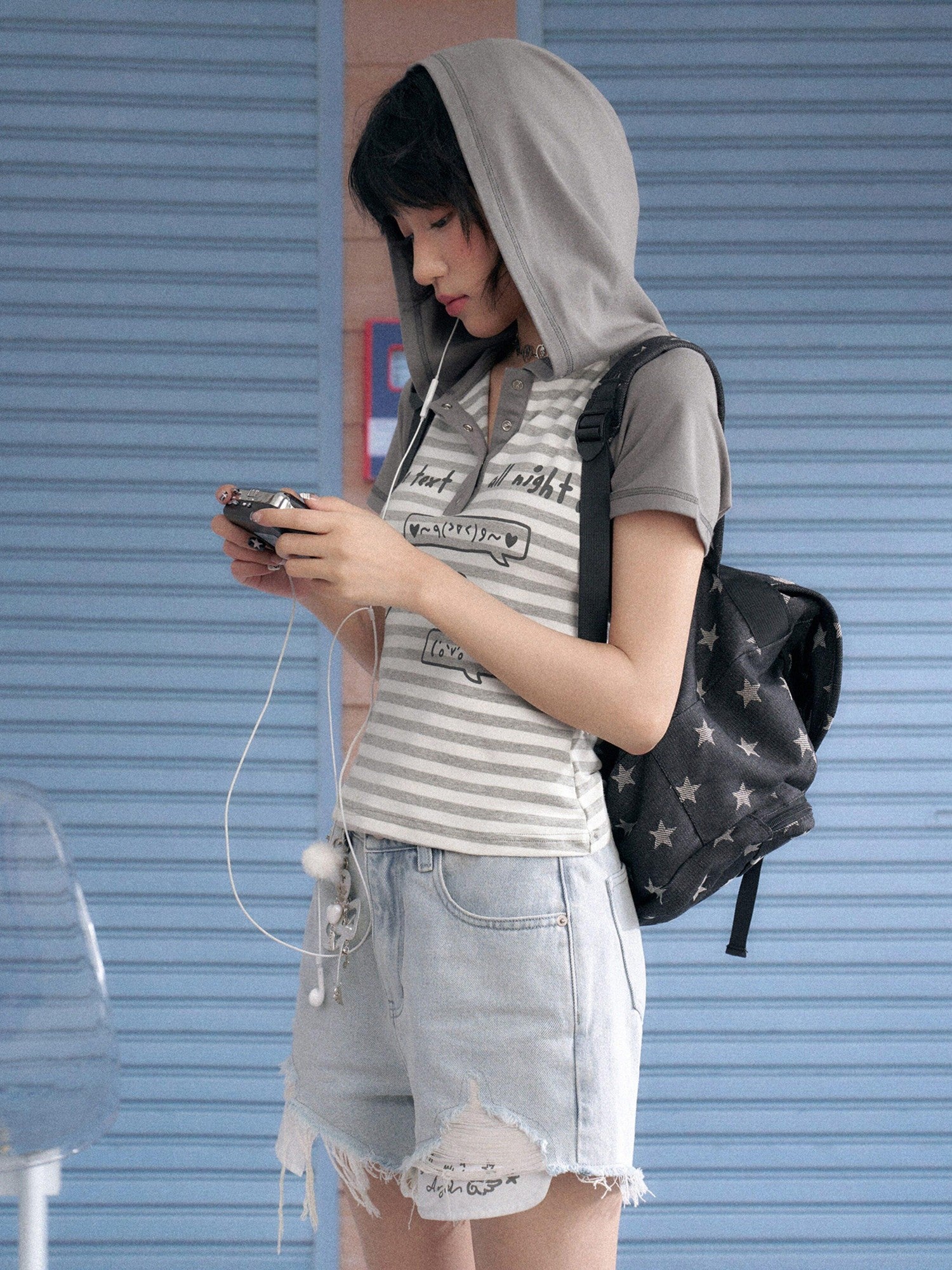 SagiDolls Vintage Gray Emoticon Print Hooded Women's Viscose Blend Short Sleeve T-shirts