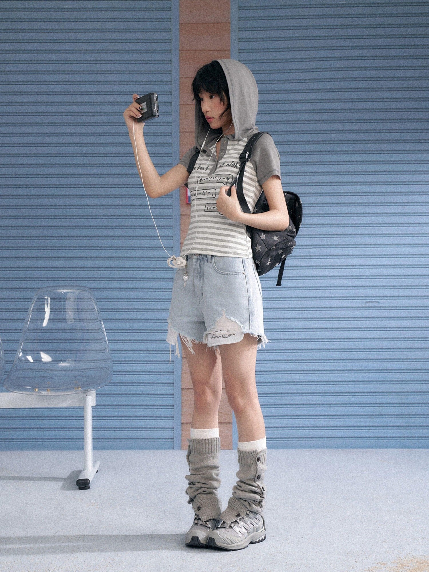 SagiDolls Vintage Gray Emoticon Print Hooded Women's Viscose Blend Short Sleeve T-shirts
