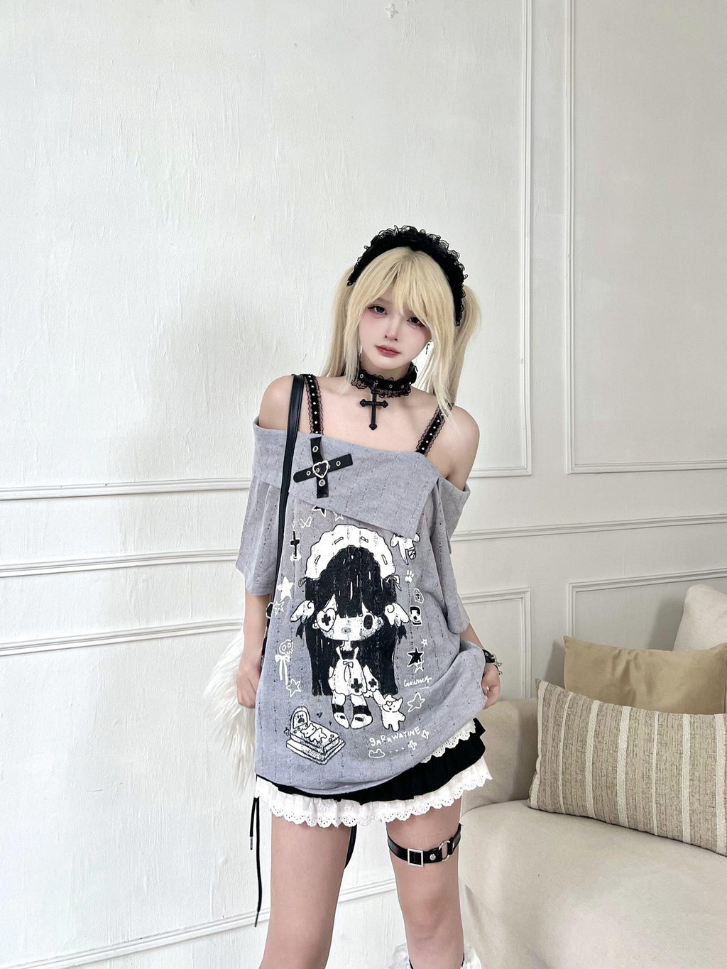 Sub Era Creative Graffiti Cartoon Print Loose Women's Polyester Off-shoulder T-shirts