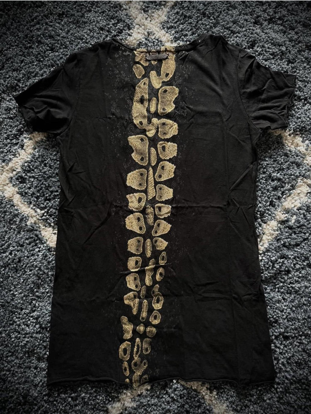 THE DAWN Breathable Slim Fit Minimal Snake Spine Print Unisex Black Short Sleeve T-Shirts