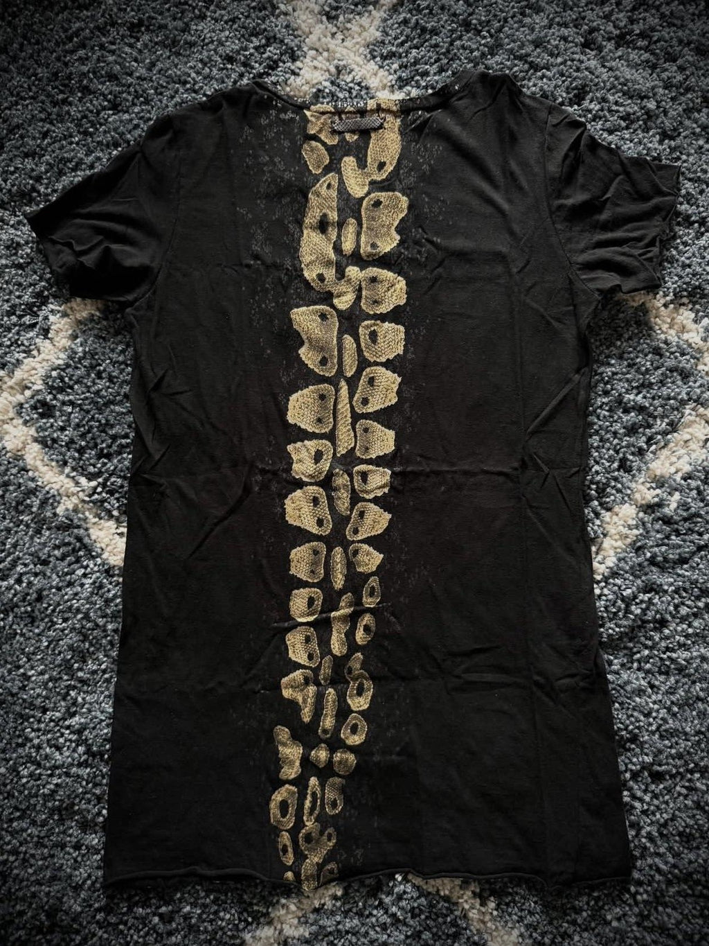 THE DAWN Breathable Slim Fit Minimal Snake Spine Print Unisex Black Short Sleeve T-Shirts