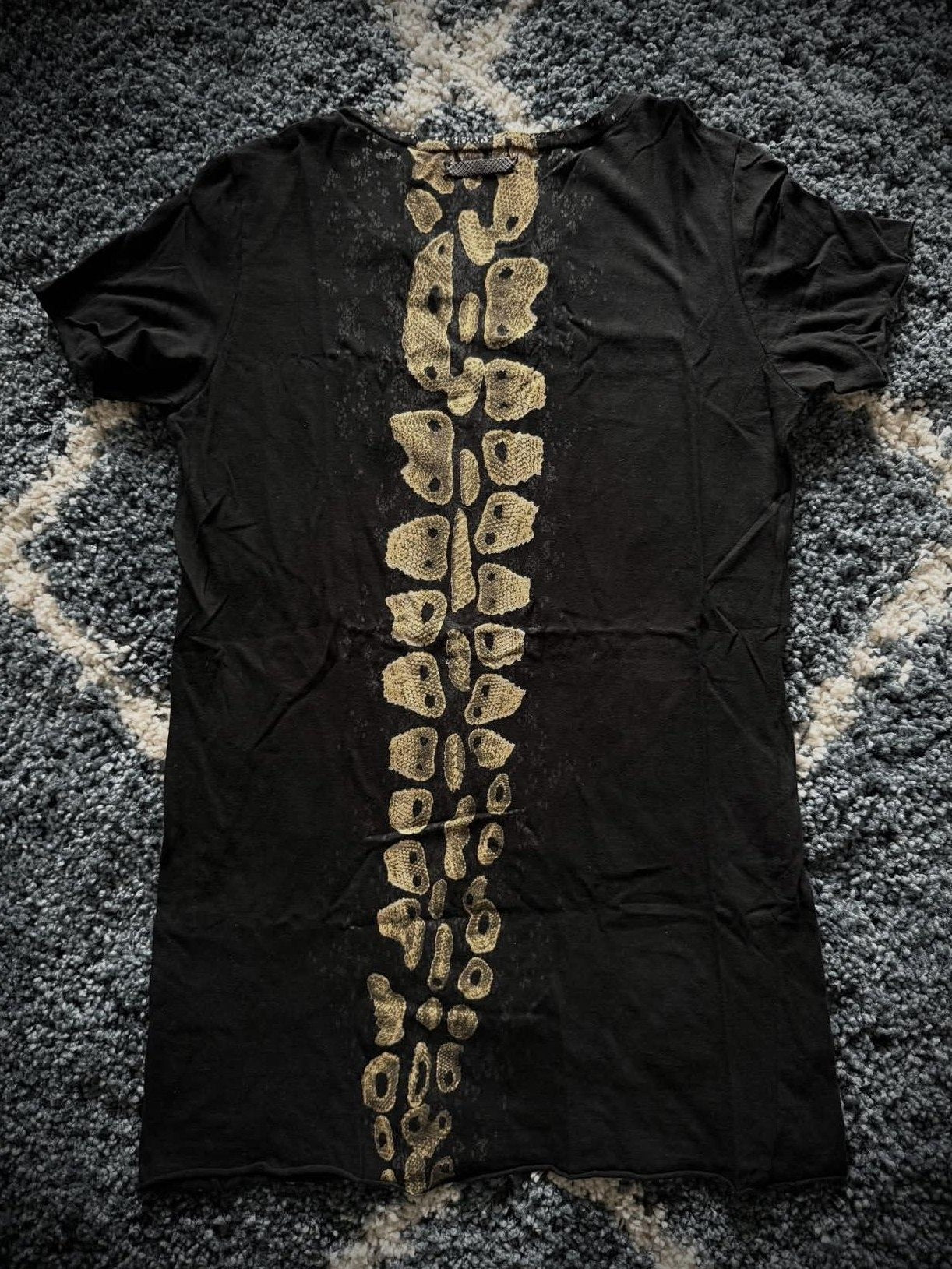 THE DAWN Breathable Slim Fit Minimal Snake Spine Print Unisex Black Short Sleeve T-Shirts