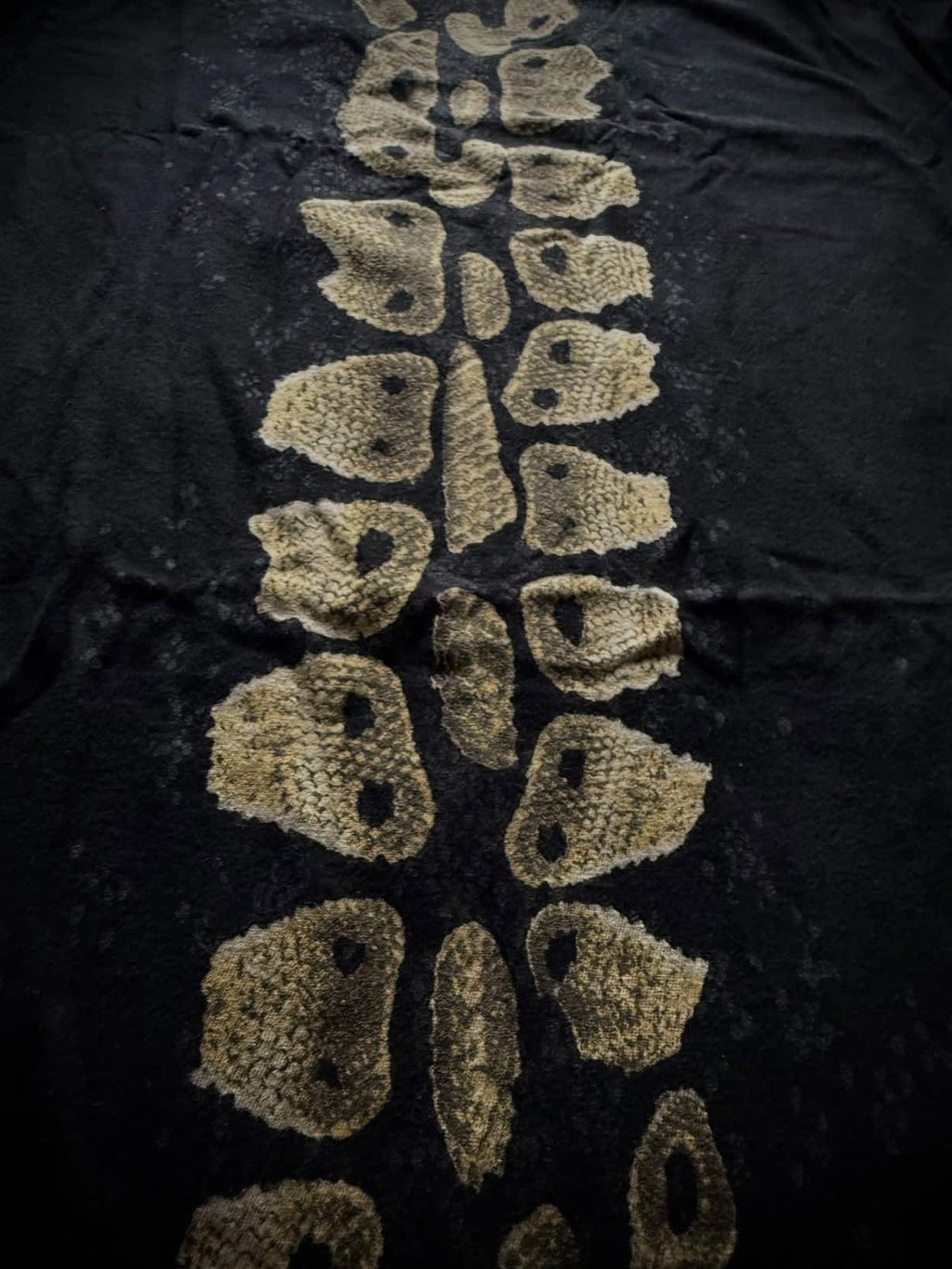 THE DAWN Breathable Slim Fit Minimal Snake Spine Print Unisex Black Short Sleeve T-Shirts