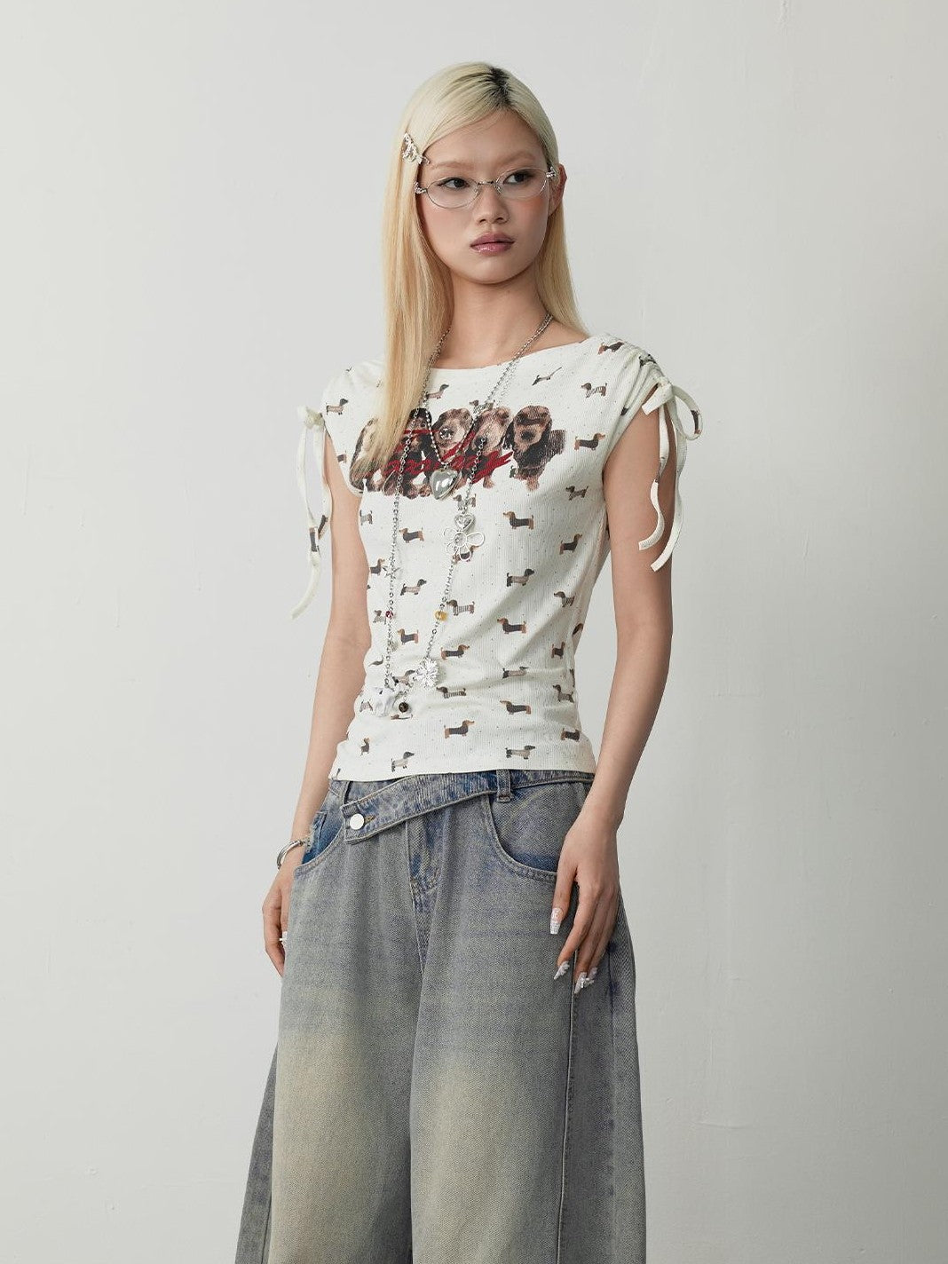 TOOOLAZY Apricot Dachshund Bow Tie Slim Fit Women's Viscose Short Sleeve T-shirts