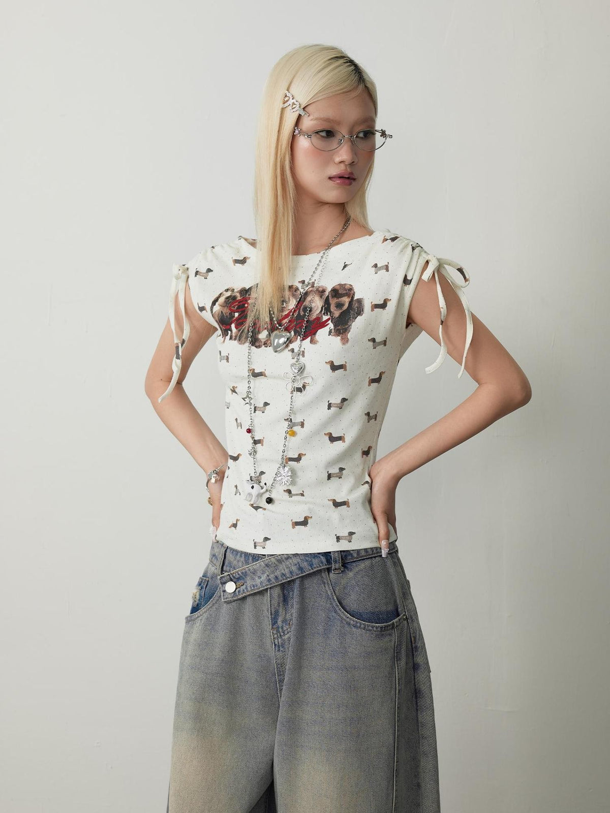 TOOOLAZY Apricot Dachshund Bow Tie Slim Fit Women's Viscose Short Sleeve T-shirts