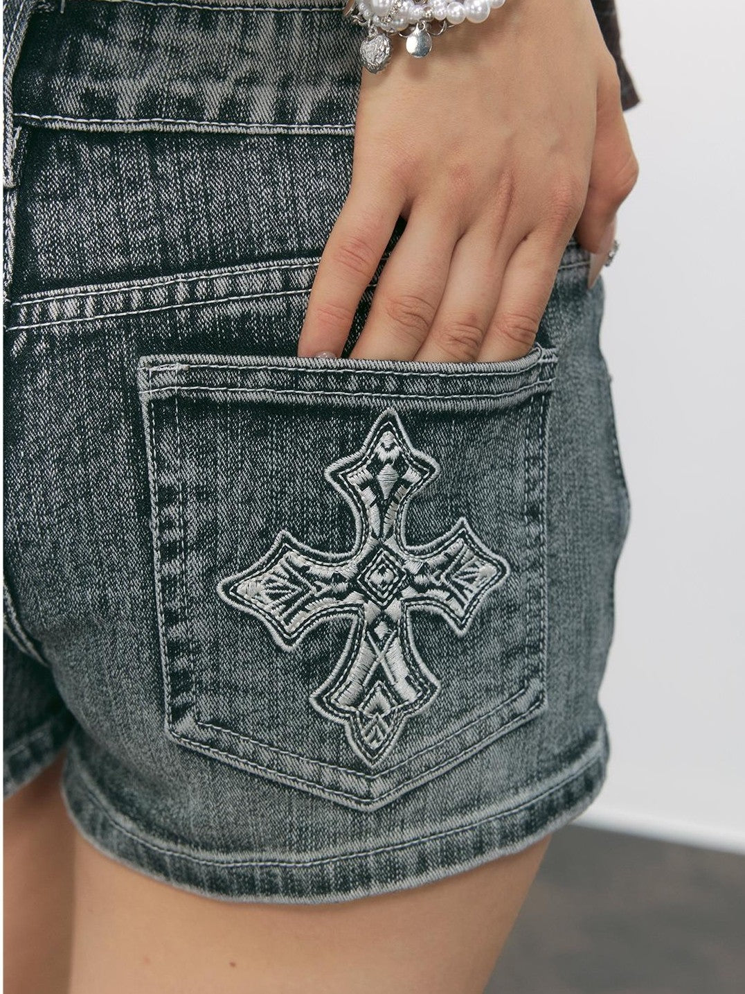 TOOOLAZY Ash Gray Vintage Washed Zipper Slim Women's Cotton Blend Denim Shorts