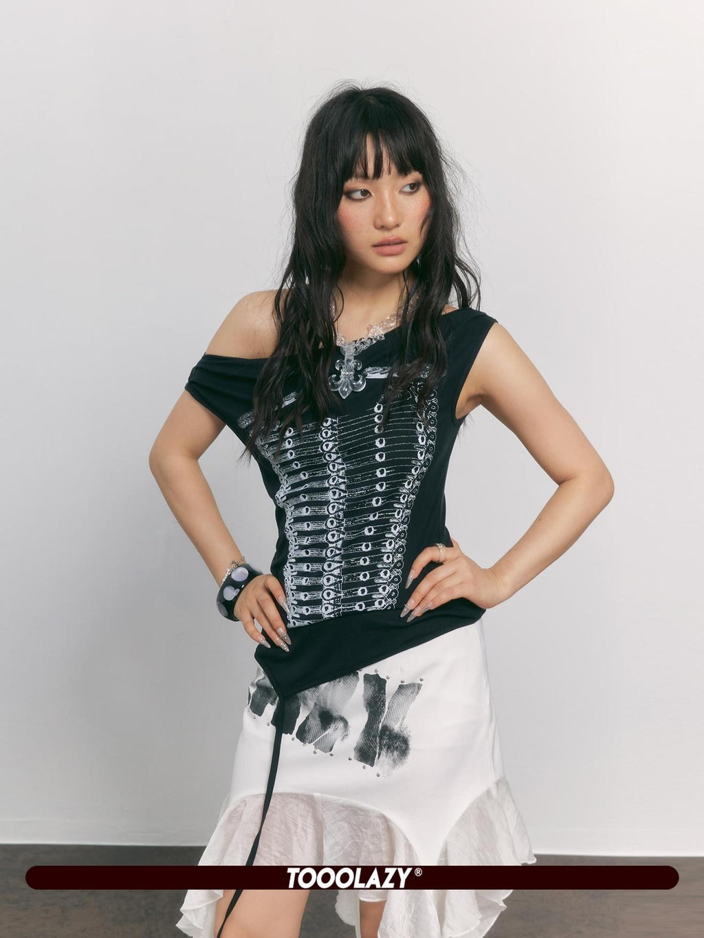 TOOOLAZY Black Napoleon Print Asymmetric Shoulder Women's Lyocell Short Sleeve T-shirts