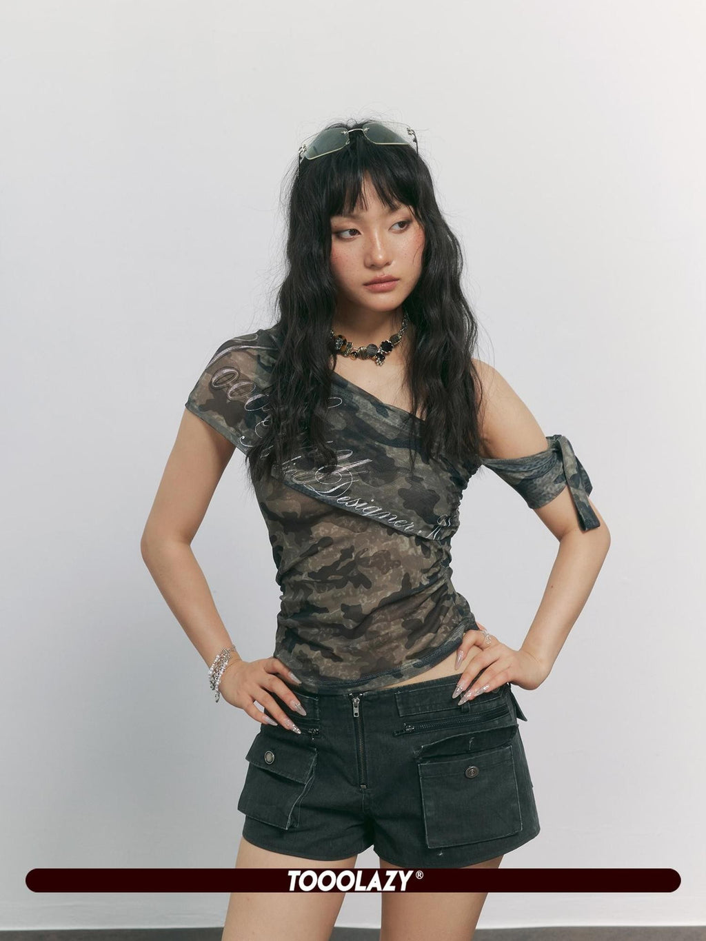 TOOOLAZY Camo Splice Slanted Tie Shoulder Women's Polyester Off-shoulder T-shirts