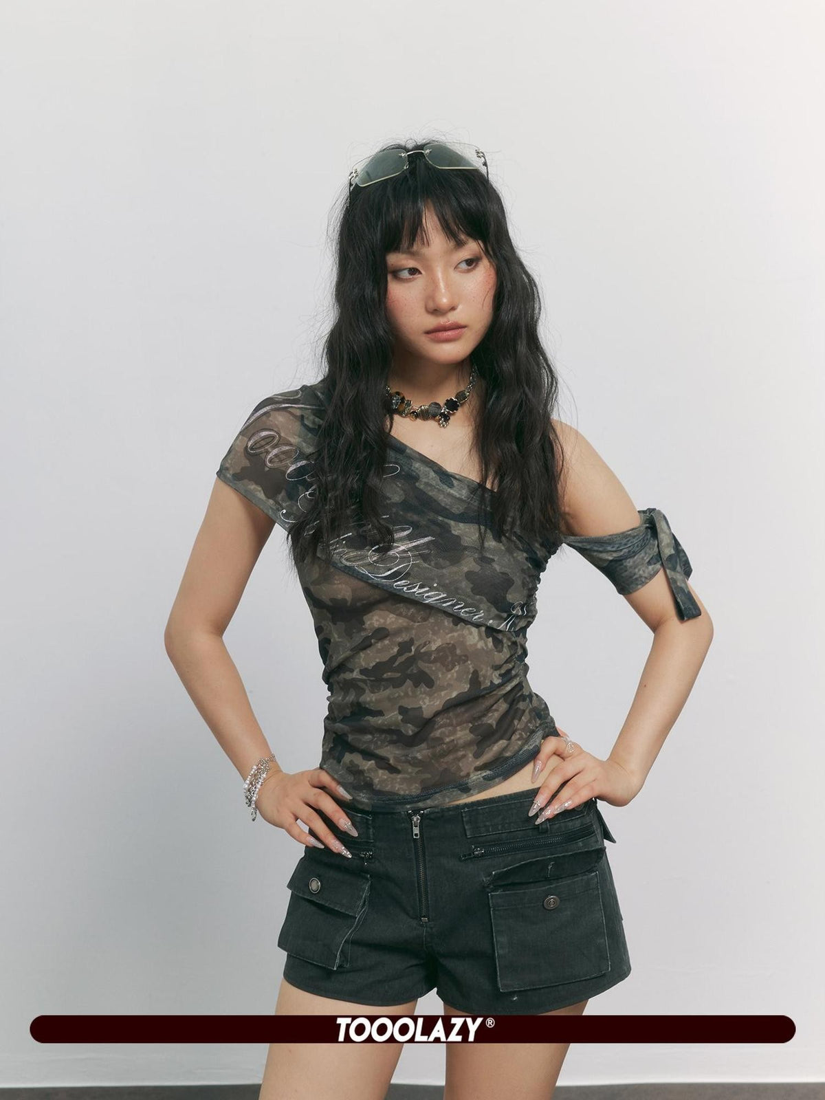 TOOOLAZY Camo Splice Slanted Tie Shoulder Women's Polyester Off-shoulder T-shirts