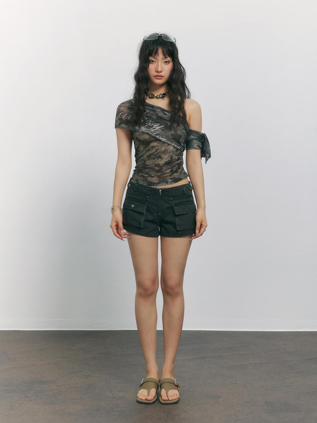 TOOOLAZY Camo Splice Slanted Tie Shoulder Women's Polyester Off-shoulder T-shirts