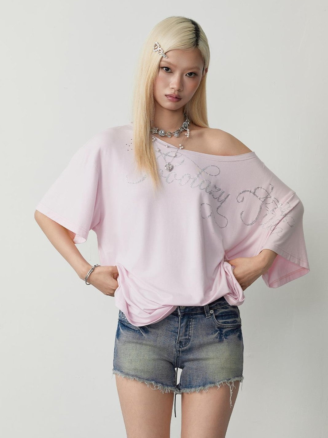 TOOOLAZY Gray Pink Asymmetric Shoulder Letter Print Women's Viscose Oversized T-shirts