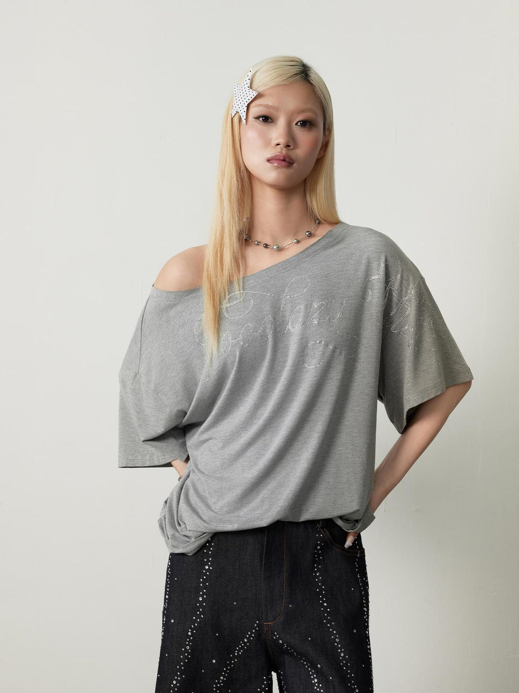 TOOOLAZY Gray Pink Asymmetric Shoulder Letter Print Women's Viscose Oversized T-shirts