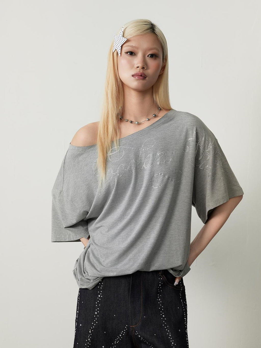 TOOOLAZY Gray Pink Asymmetric Shoulder Letter Print Women's Viscose Oversized T-shirts