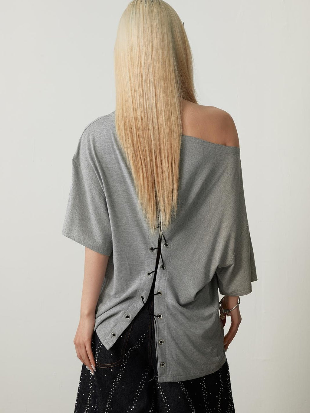 TOOOLAZY Gray Pink Asymmetric Shoulder Letter Print Women's Viscose Oversized T-shirts