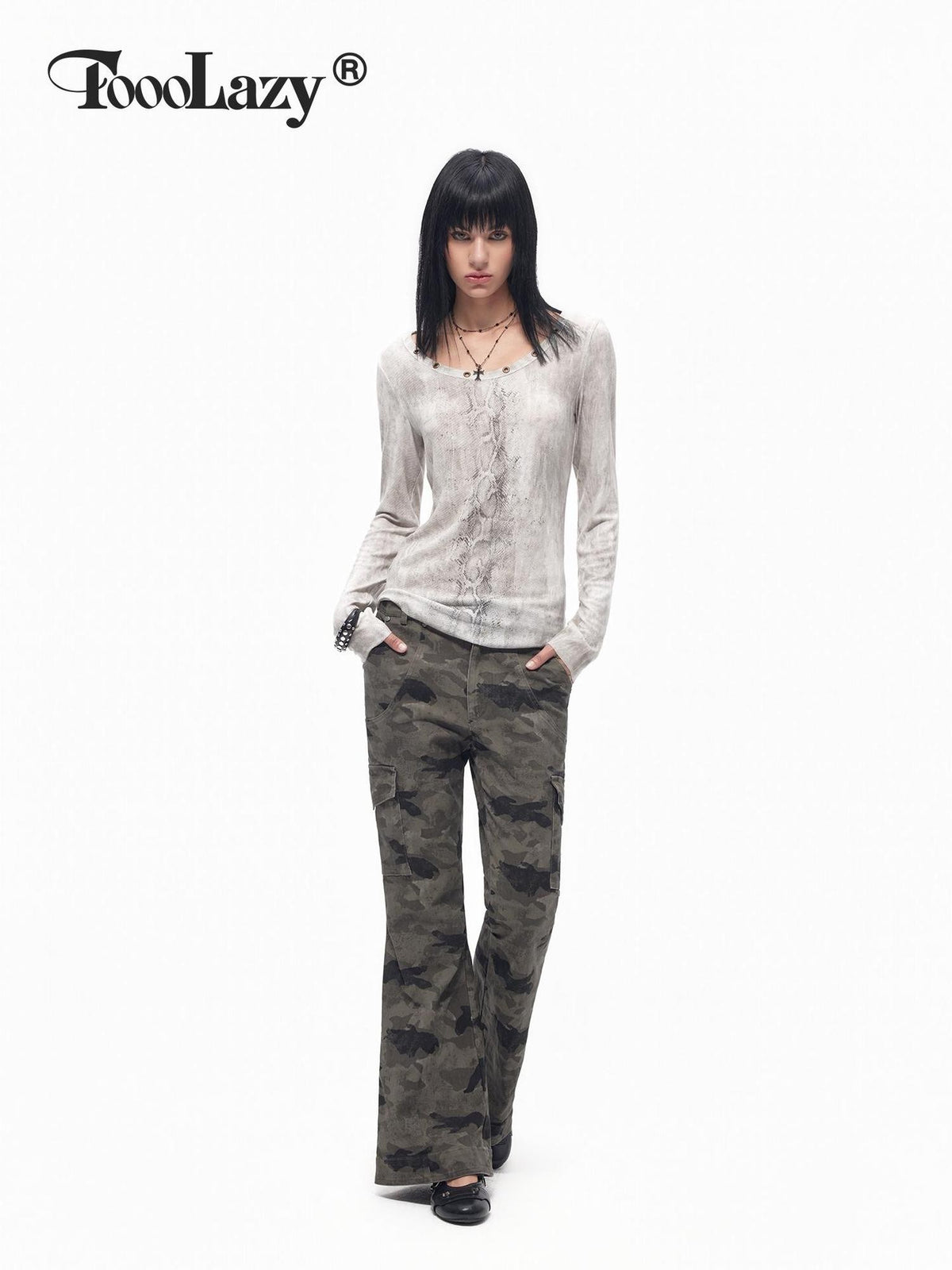 TOOOLAZY Snake Print Studded Round Neck Slim Curved Hem Women's Long Sleeve T-shirts