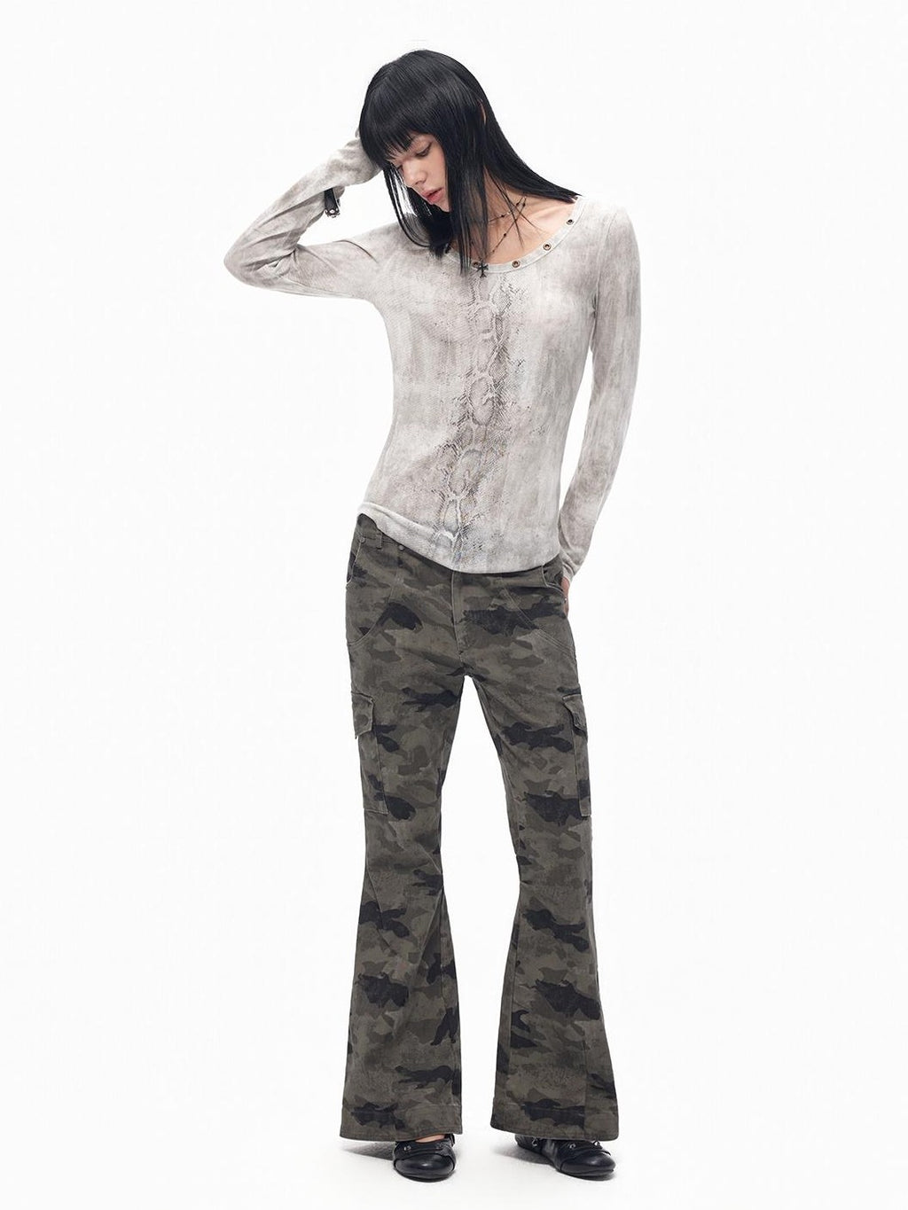 TOOOLAZY Snake Print Studded Round Neck Slim Curved Hem Women's Long Sleeve T-shirts