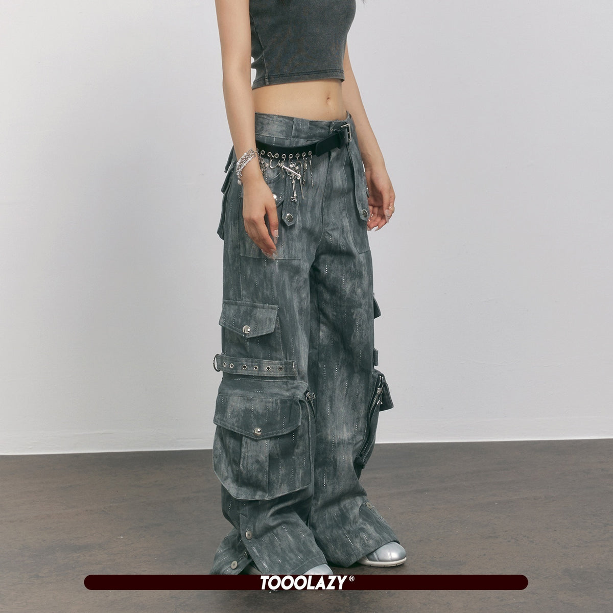 TOOOLAZY_Vintage_Washed_Cargo_Multi_Pocket_Chain_Decor_Women's_Cotton_Distressed_Jeans_1056814614371_MISSTT