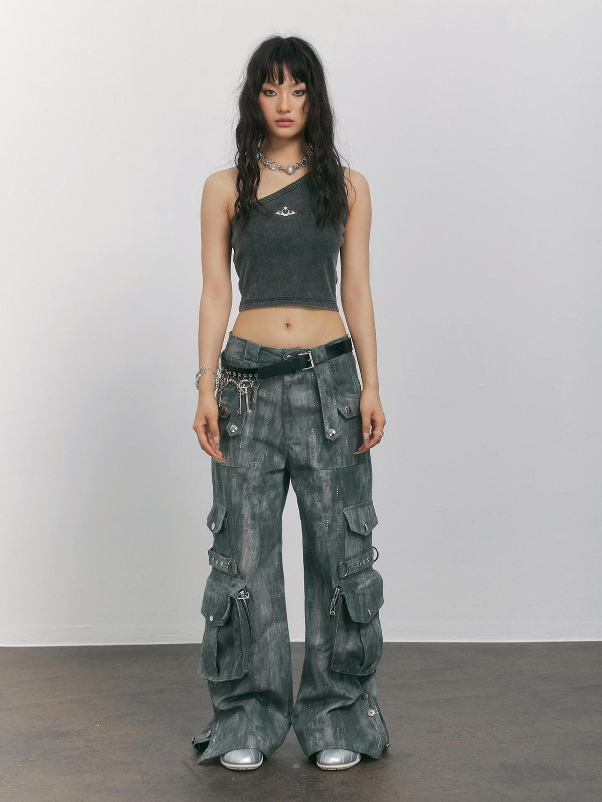 TOOOLAZY Vintage Washed Cargo Multi Pocket Chain Decor Women's Cotton Distressed Jeans