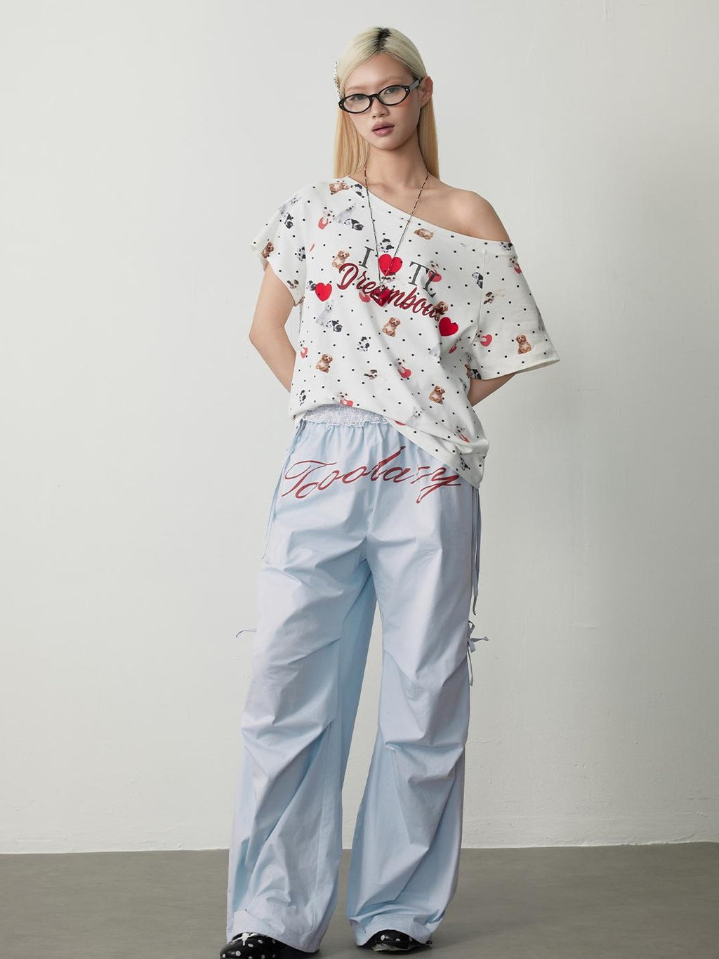TOOOLAZY White All Over Puppy Heart Print Women's Off-shoulder T-shirts