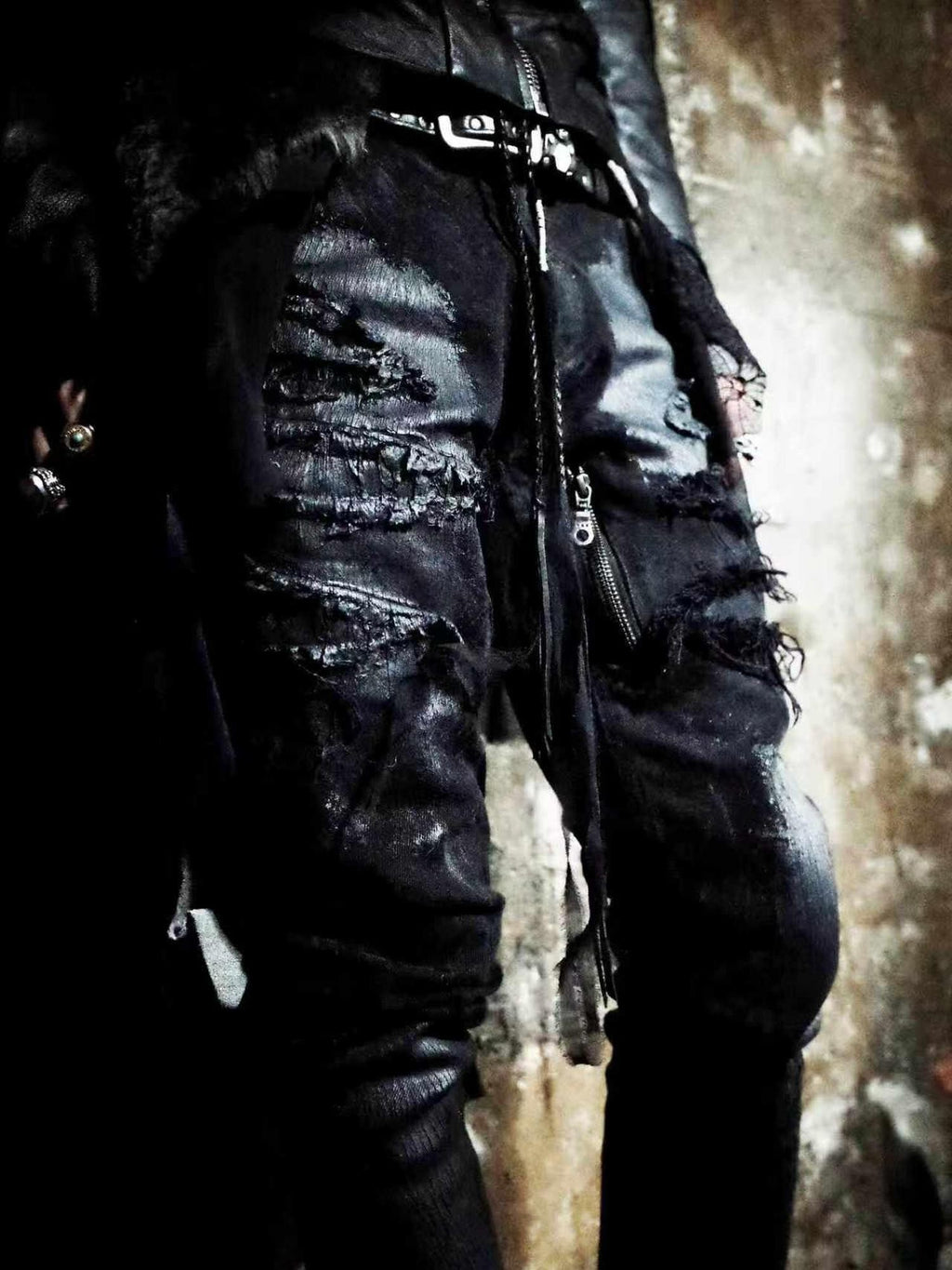 The space between Us Claw Mark Distressed Heavy Duty Zipper Slim Women's Waxed Denim Skinny Jeans