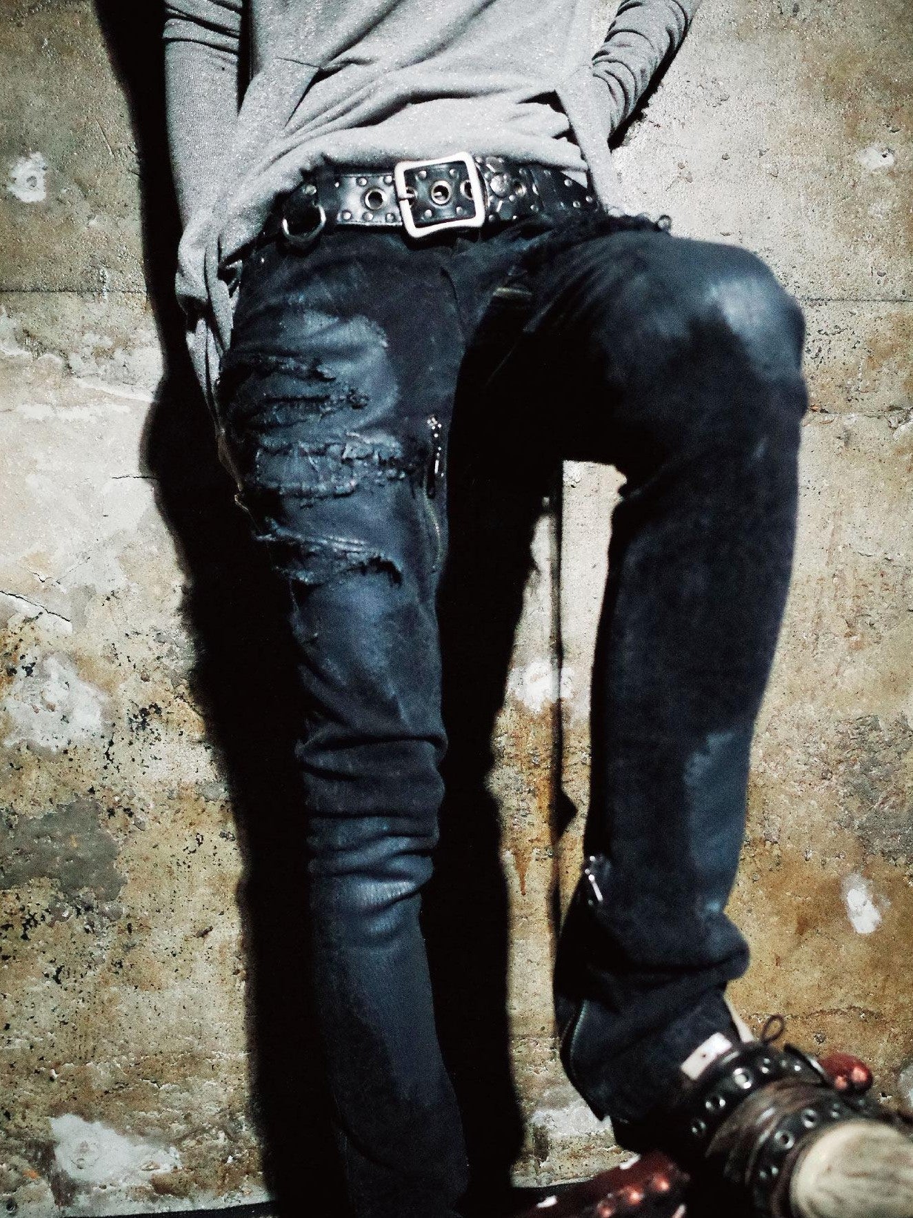 The space between Us Claw Mark Distressed Heavy Duty Zipper Slim Women's Waxed Denim Skinny Jeans