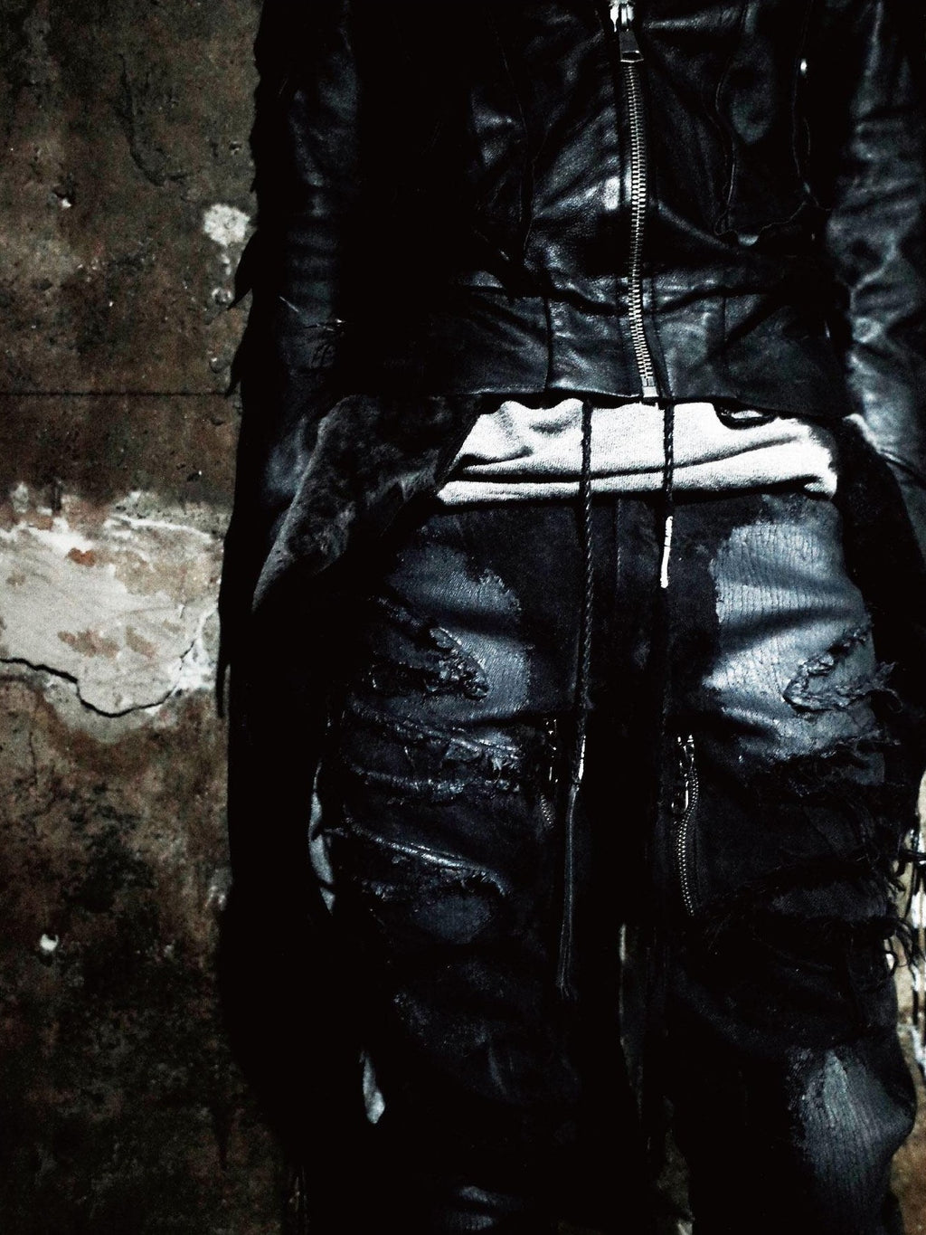 The space between Us Claw Mark Distressed Heavy Duty Zipper Slim Women's Waxed Denim Skinny Jeans