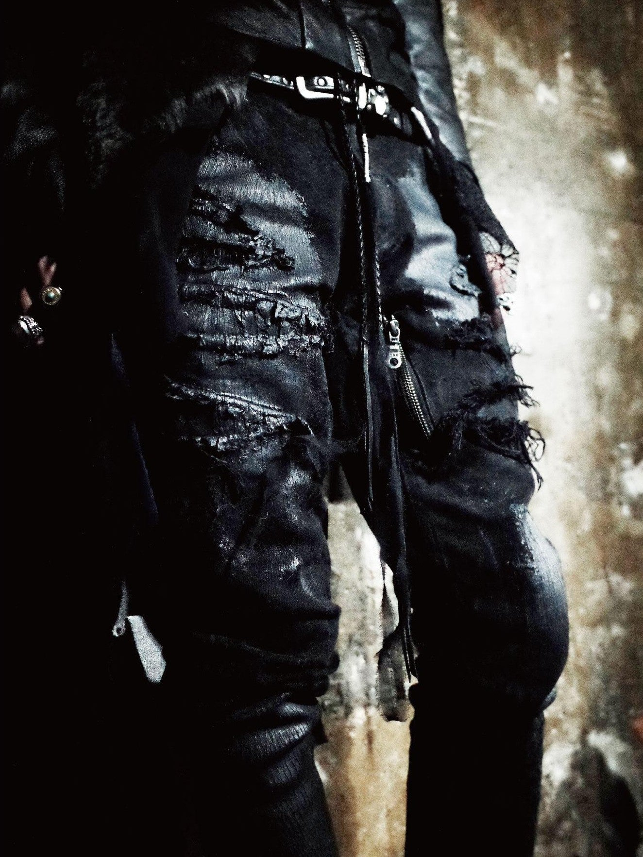 The space between Us Claw Mark Distressed Heavy Duty Zipper Slim Women's Waxed Denim Skinny Jeans