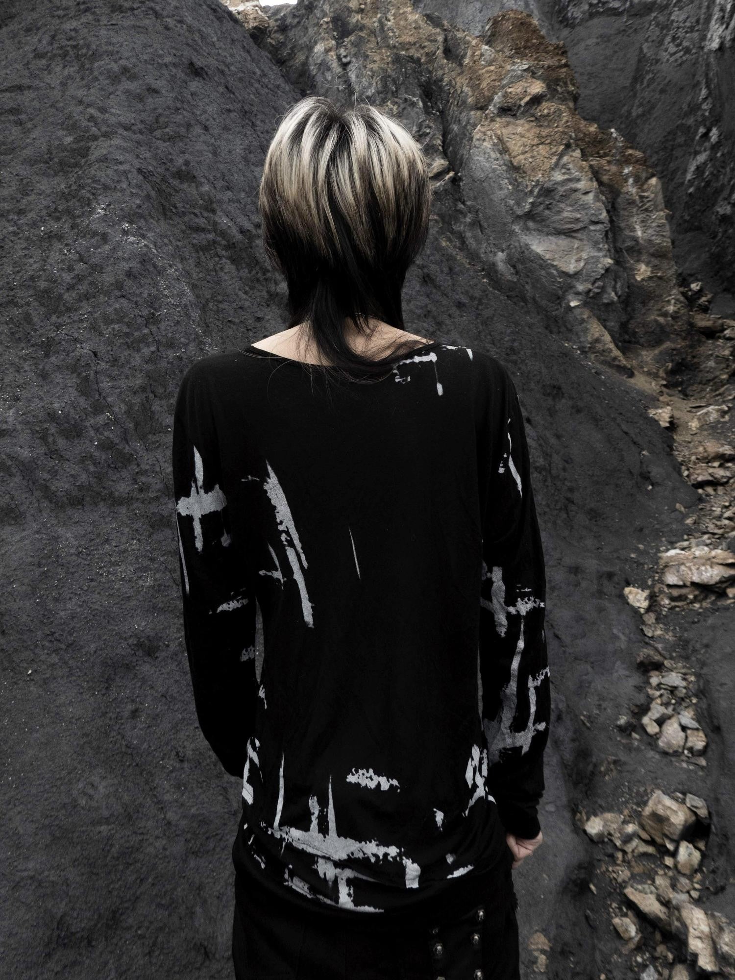 The space between Us Cross Print Drawstring V-neck Slim Women's Tencel Cotton Long Sleeve T-shirts