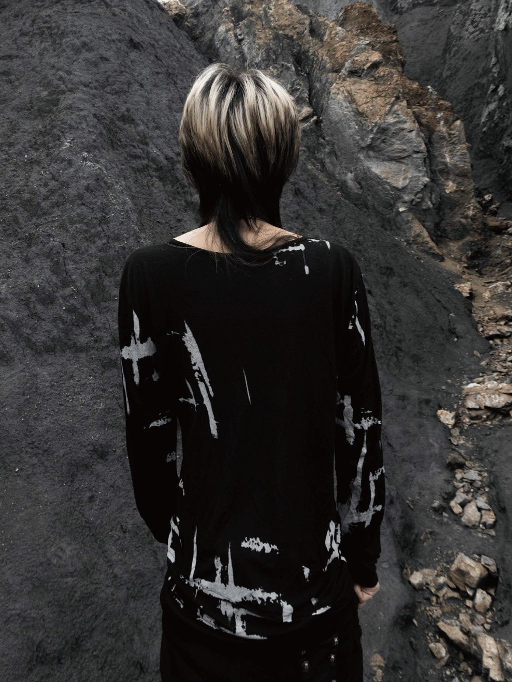 The space between Us Cross Print Drawstring V-neck Slim Women's Tencel Cotton Long Sleeve T-shirts