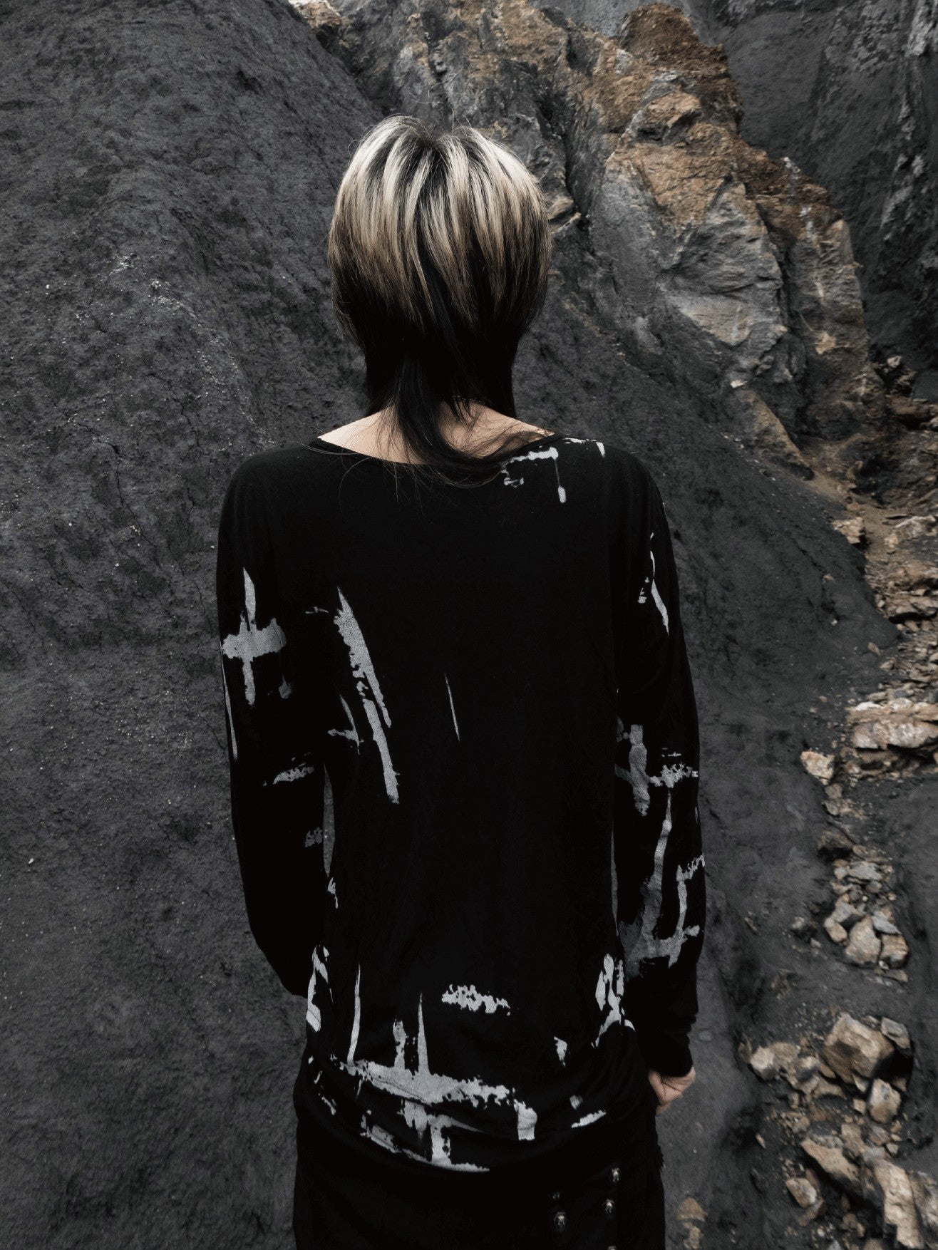 The space between Us Cross Print Drawstring V-neck Slim Women's Tencel Cotton Long Sleeve T-shirts