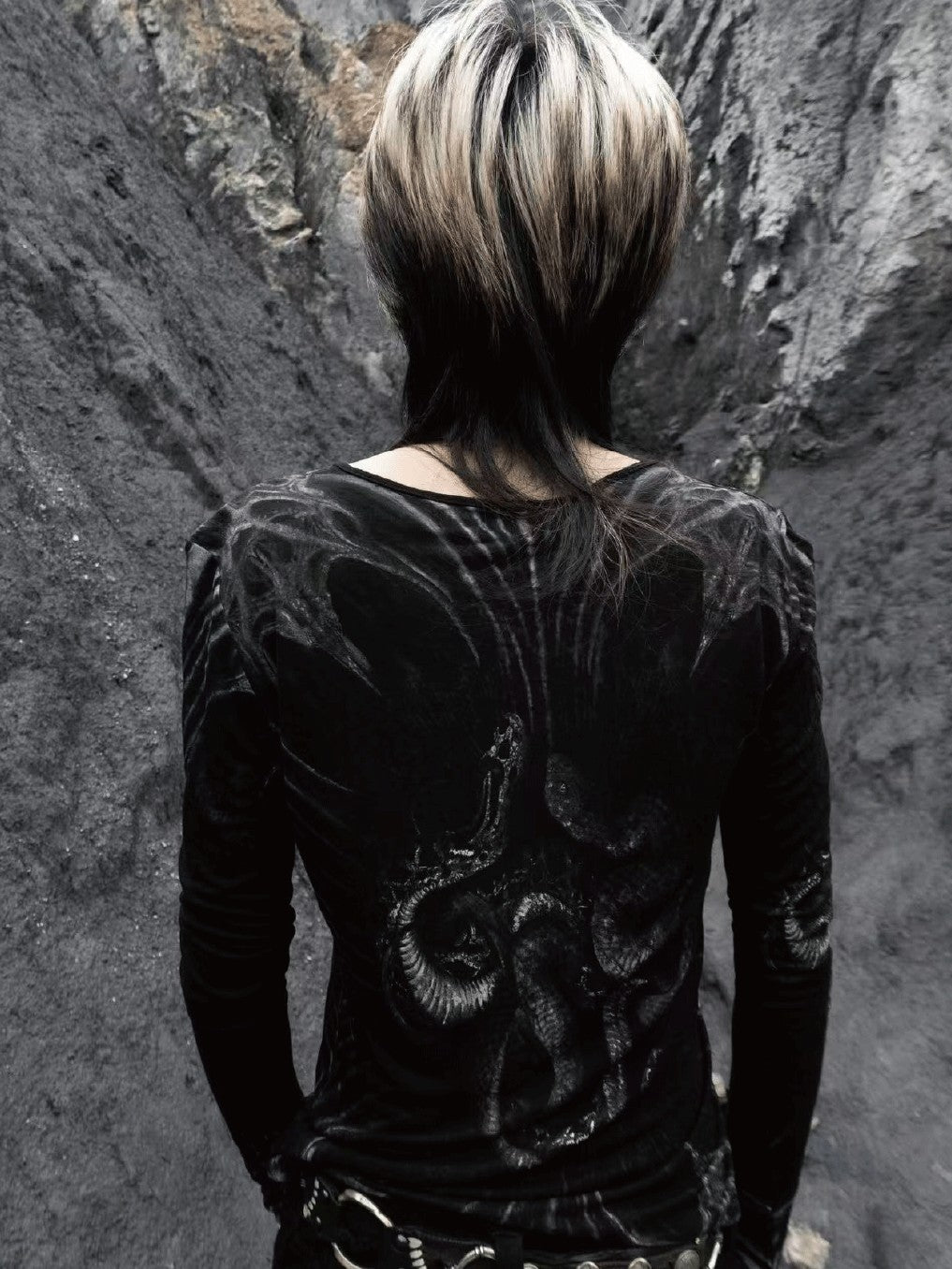 The space between Us Dark Totem Slim Fit Asymmetric Women's Tencel Cotton Long Sleeve T-shirts