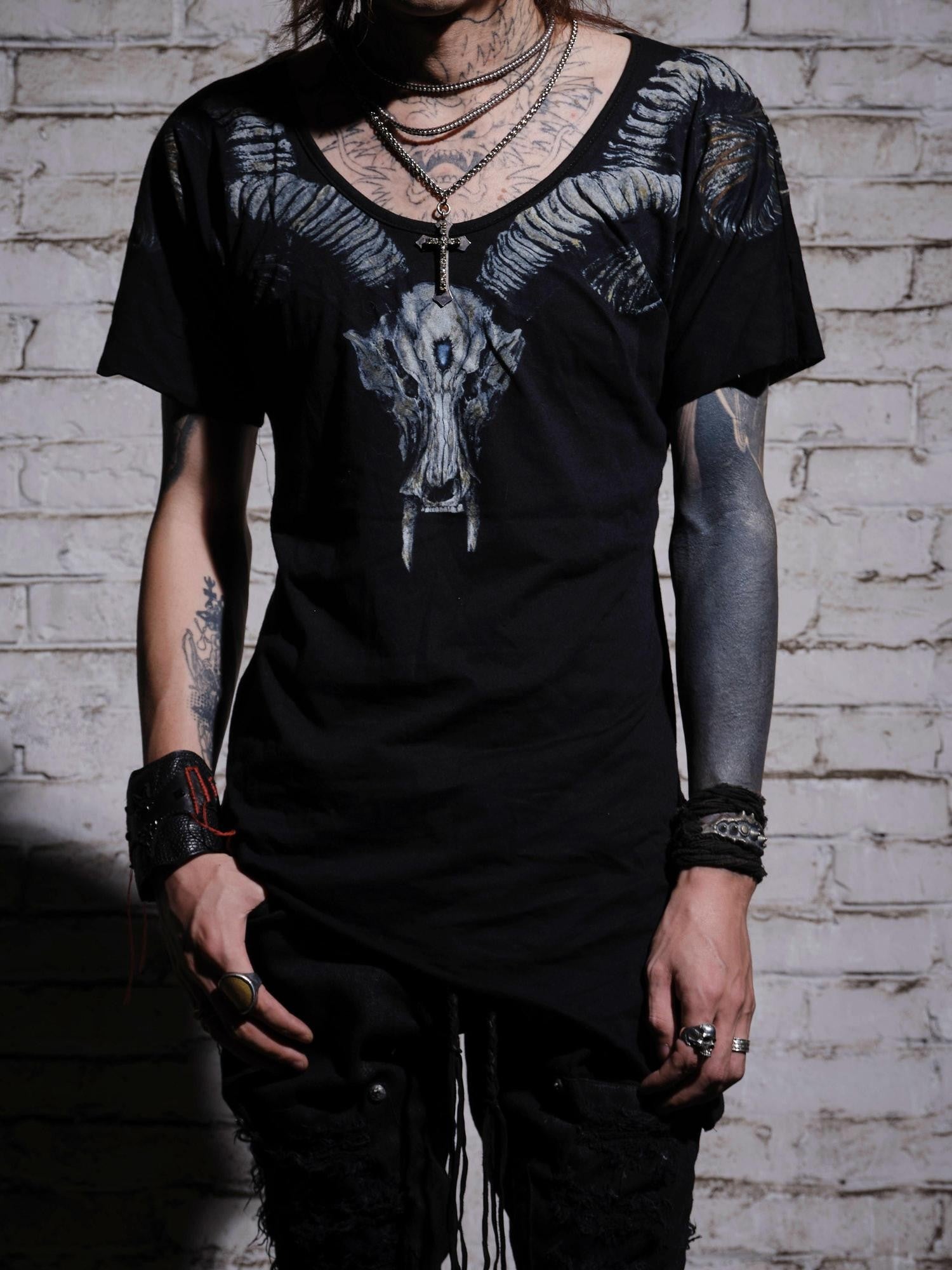 The space between Us Dark Tribal Totem Print Visual Slim Fit Women's Short Sleeve T-shirts