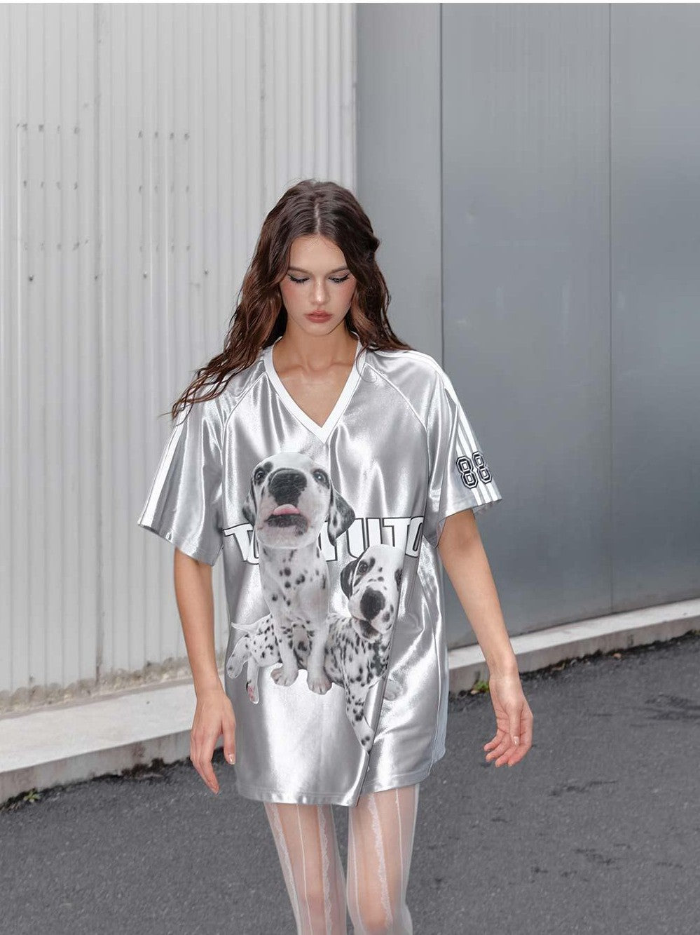 Tut tuto Silver V-neck Retro Mid Length Women's Polyester Oversized T-shirts
