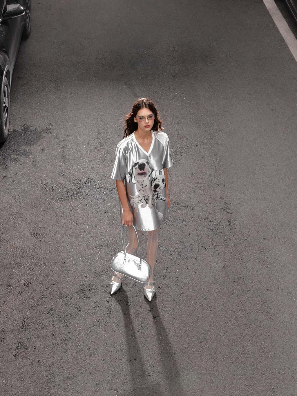 Tut tuto Silver V-neck Retro Mid Length Women's Polyester Oversized T-shirts